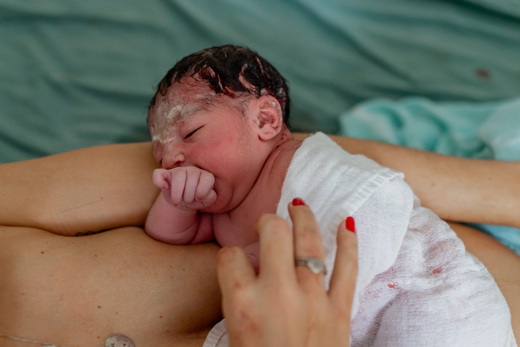 Fotografia de Parto Maria Liz. Água Carmim Fotografia