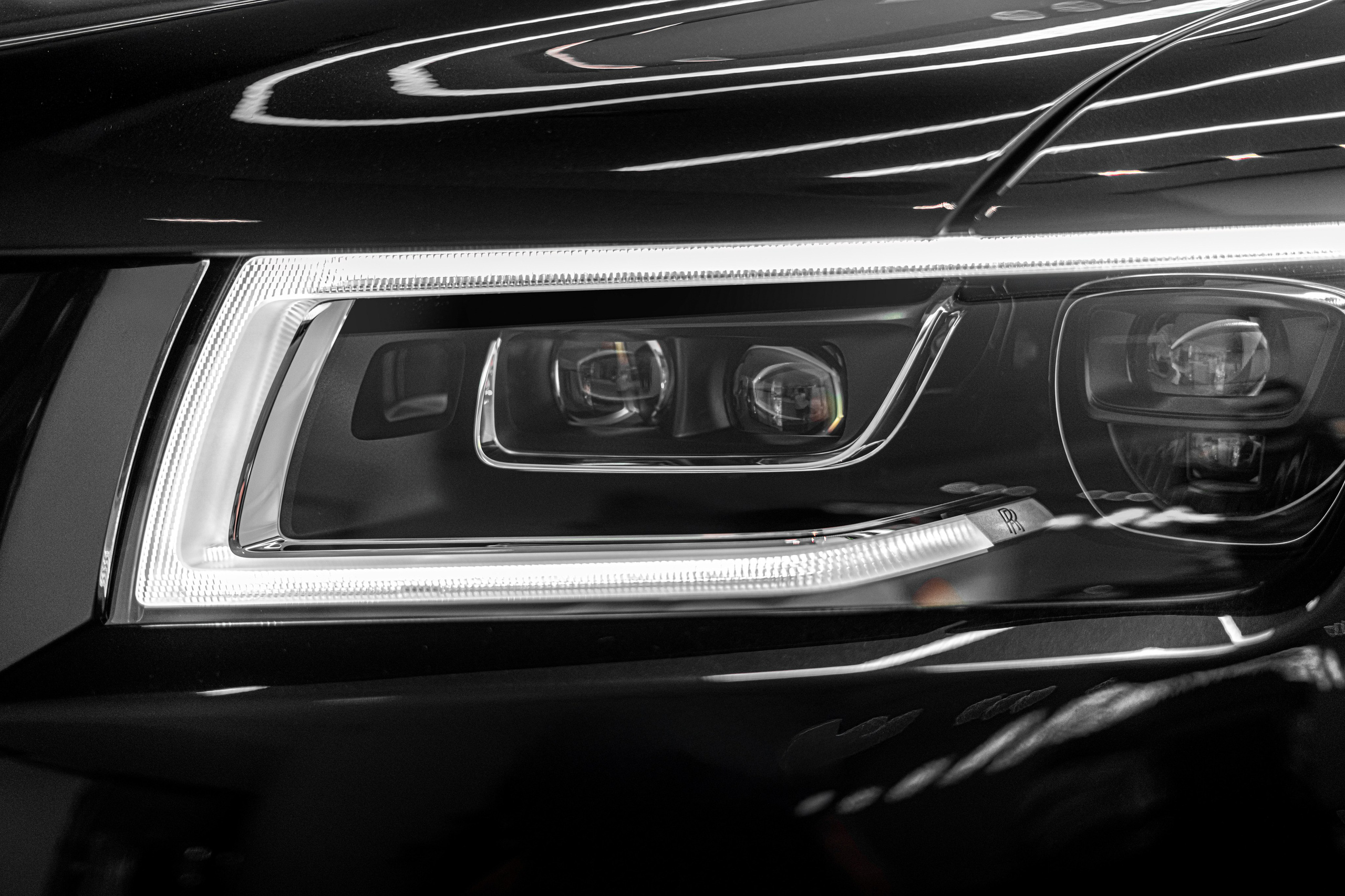 ROLLS-ROYCE. WORLDWIDE COMMERCIAL AUTOMOTIVE PHOTOGRAPHER