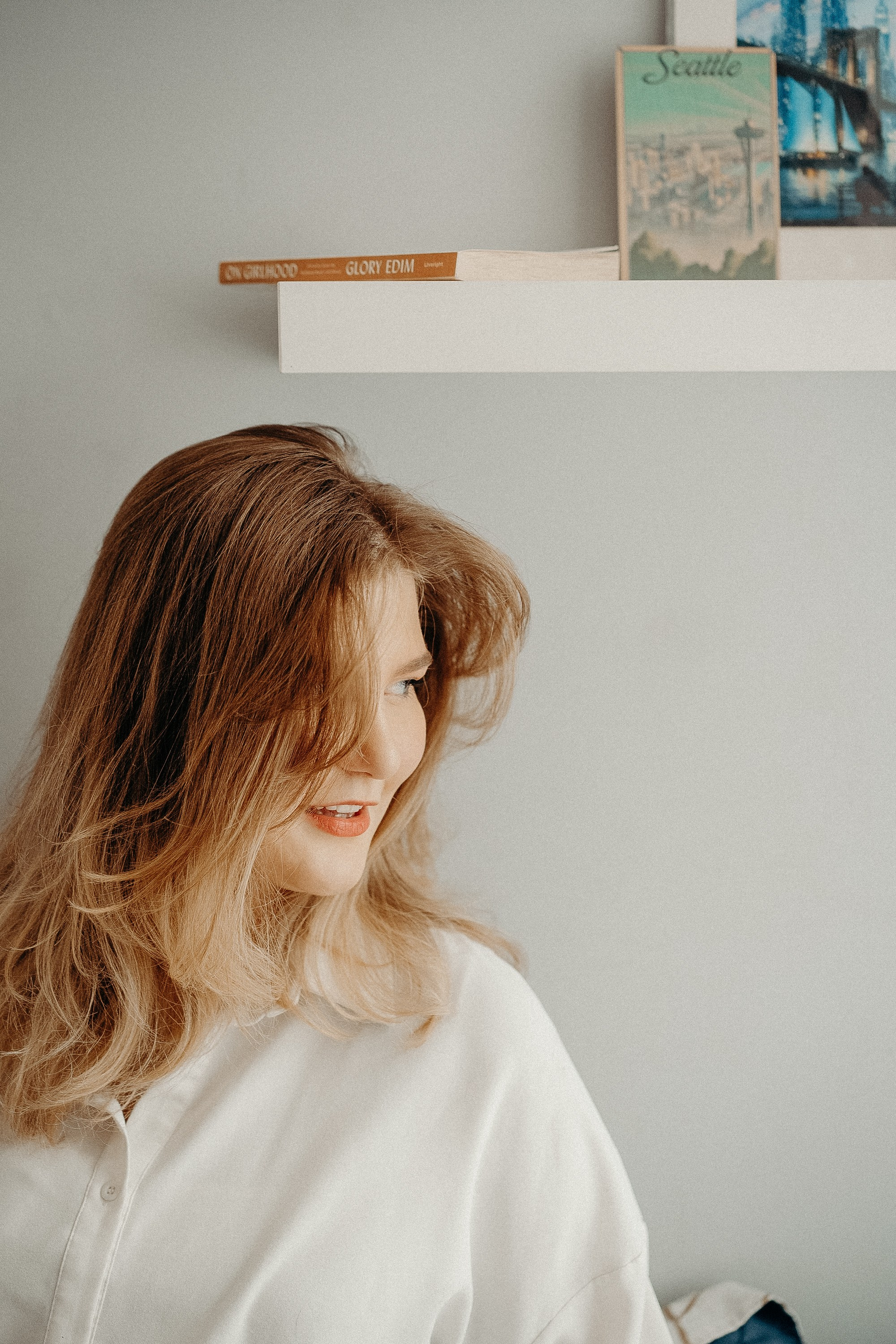 Photos of a little corgi and her owner. Portrait and wedding photographer in New York