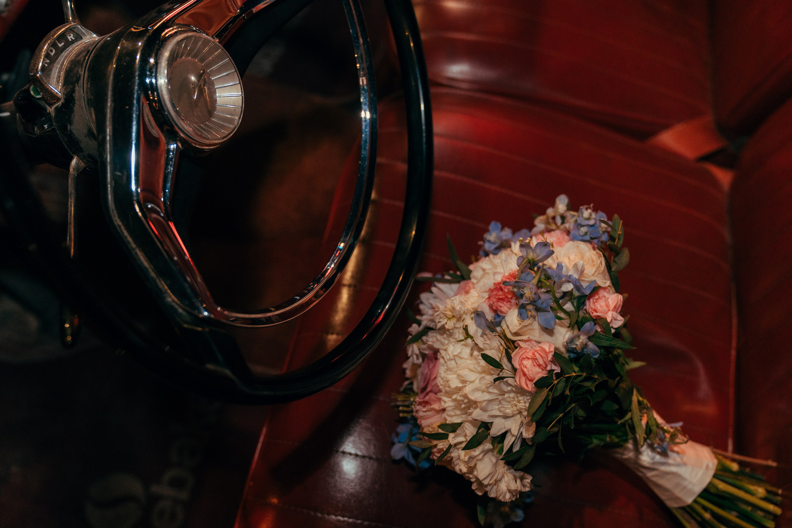 Eureka&Mary. Wedding & elopement photographer Viktoriya Kravtsov. Las Vegas