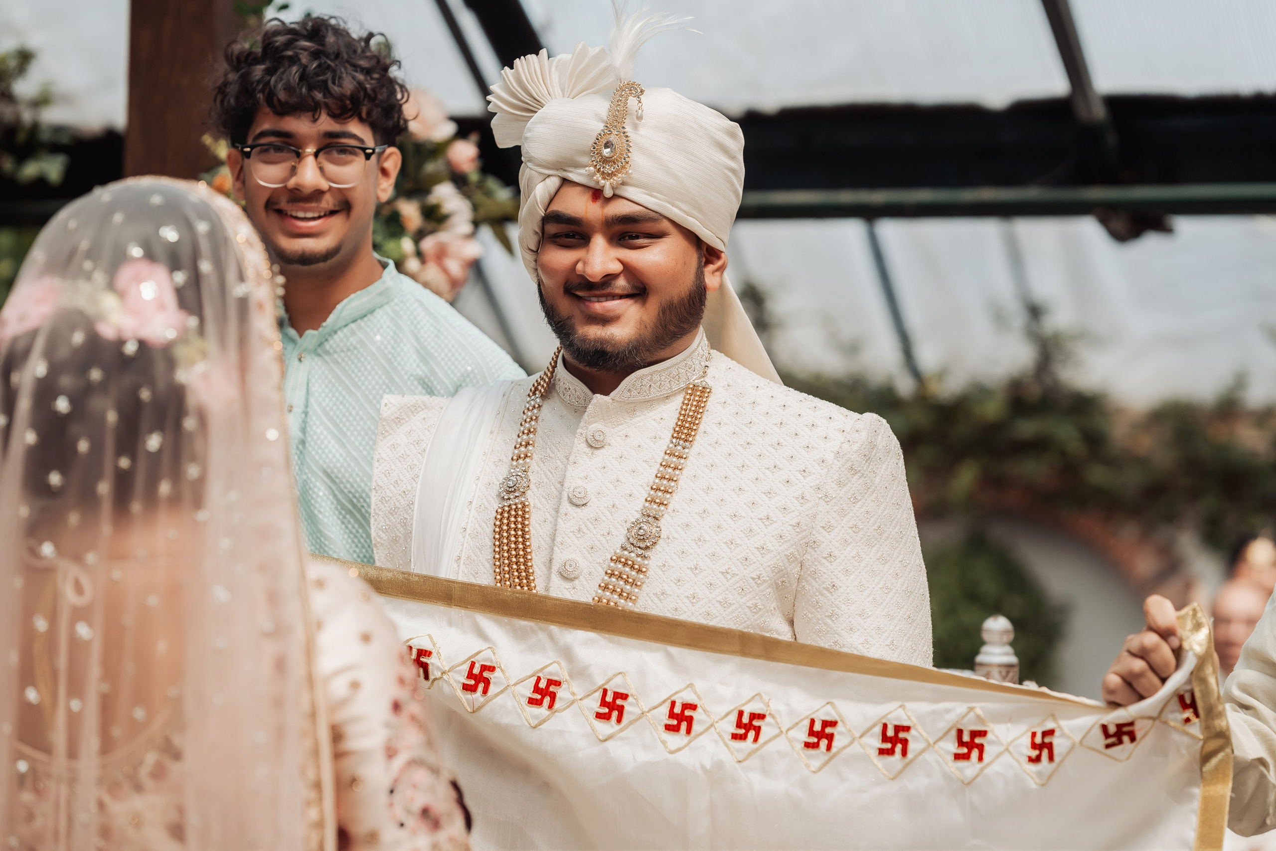 Darshil & Shailja. Wedding Photographer & Cinematographer studios