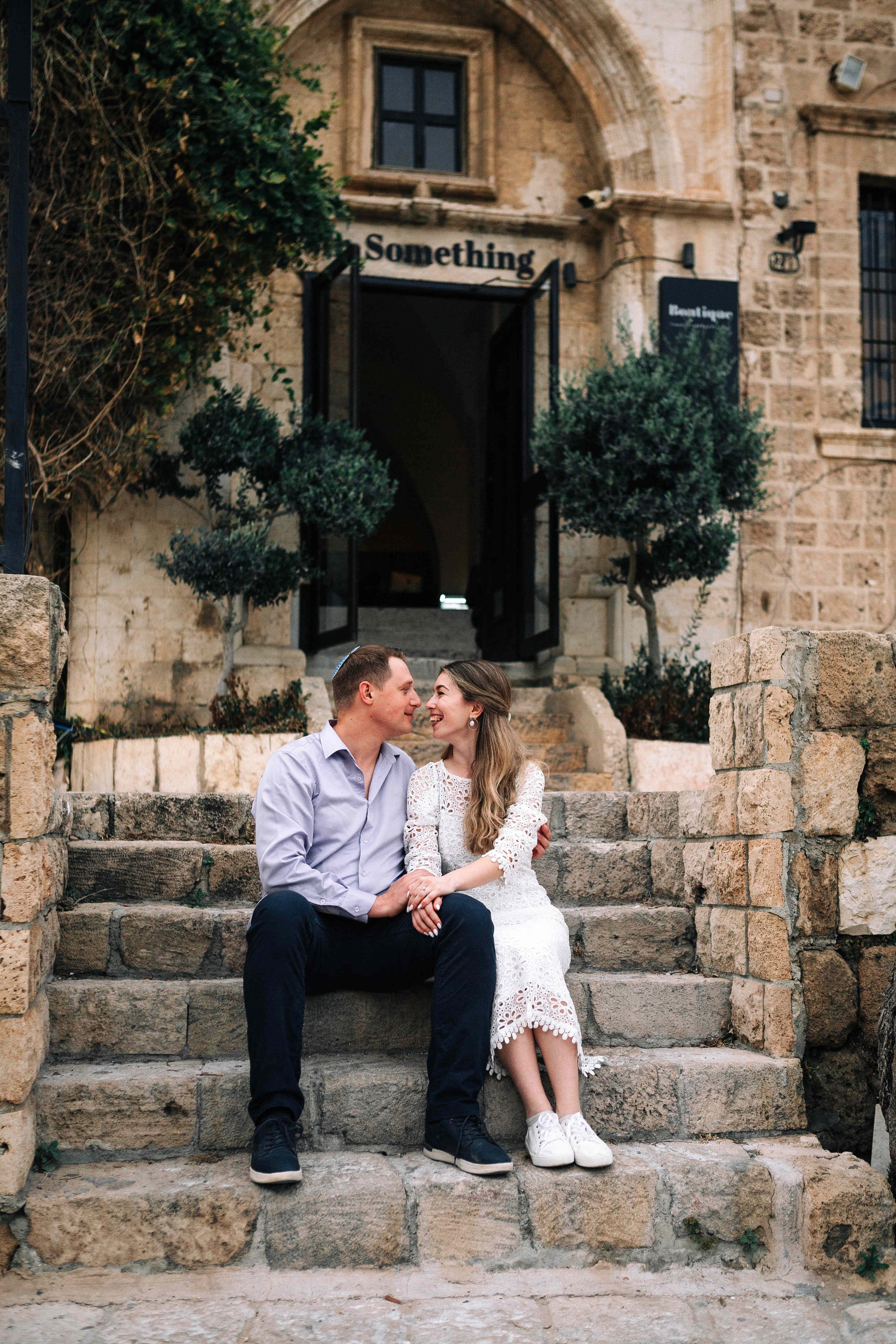 LOVERS IN JAFFO. PHOTOGRAPHER IN ISRAEL