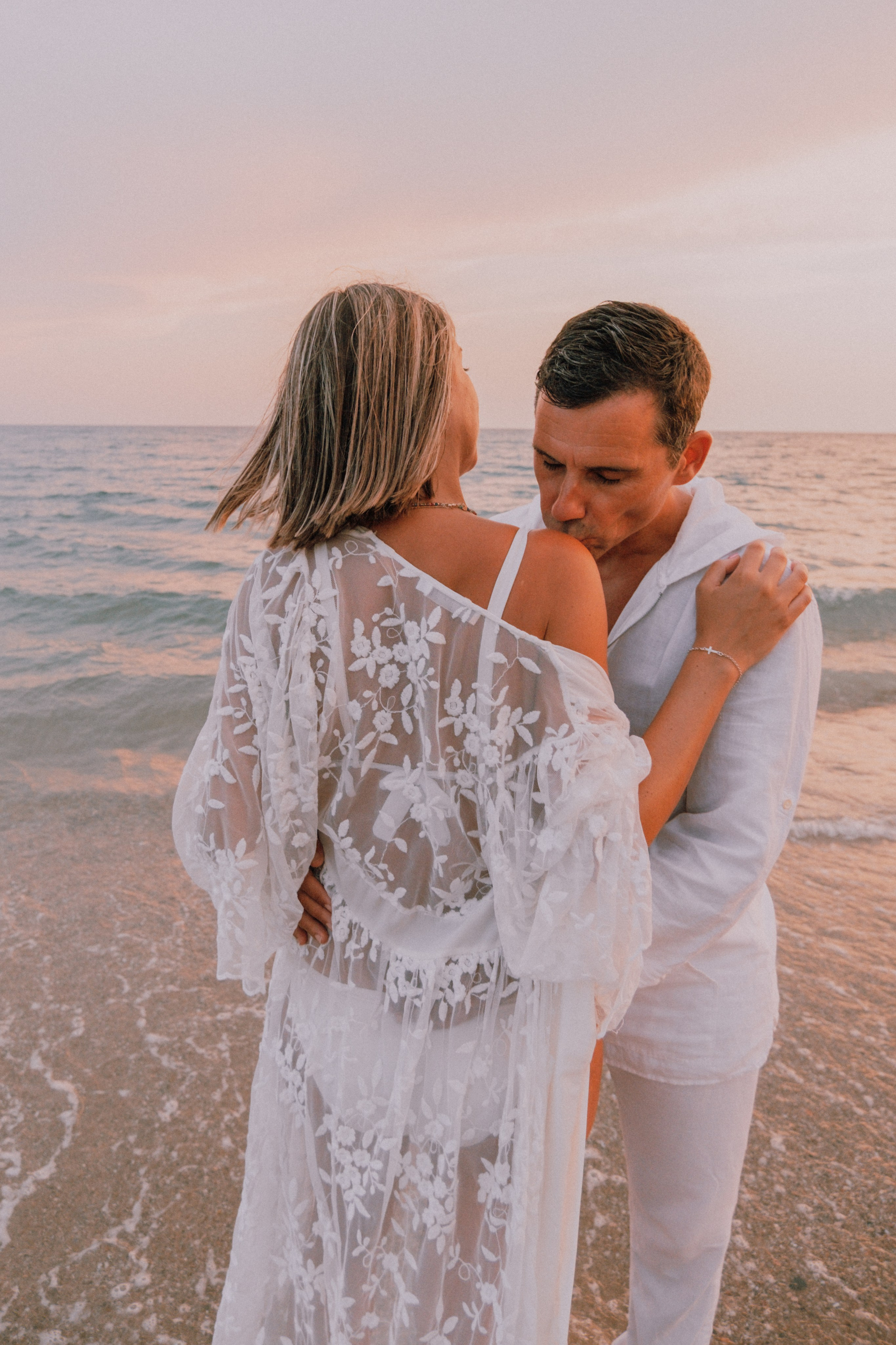 Sesión embarazo en la playa. Fotografía profesional en Calafell - Elena Medvedeva