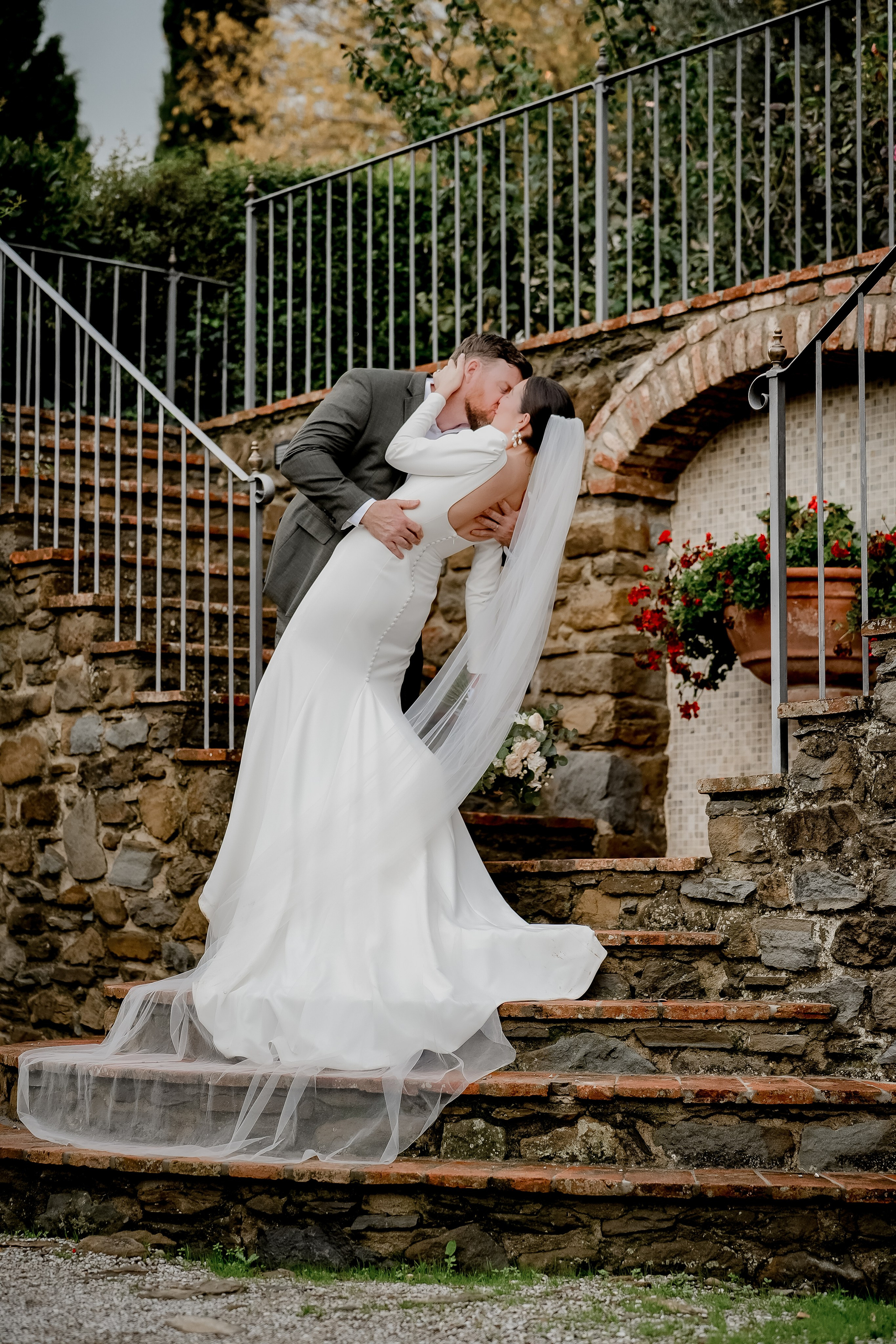 Elopment in Cortona. Villa Falconiere. Wedding Photographer in Italy