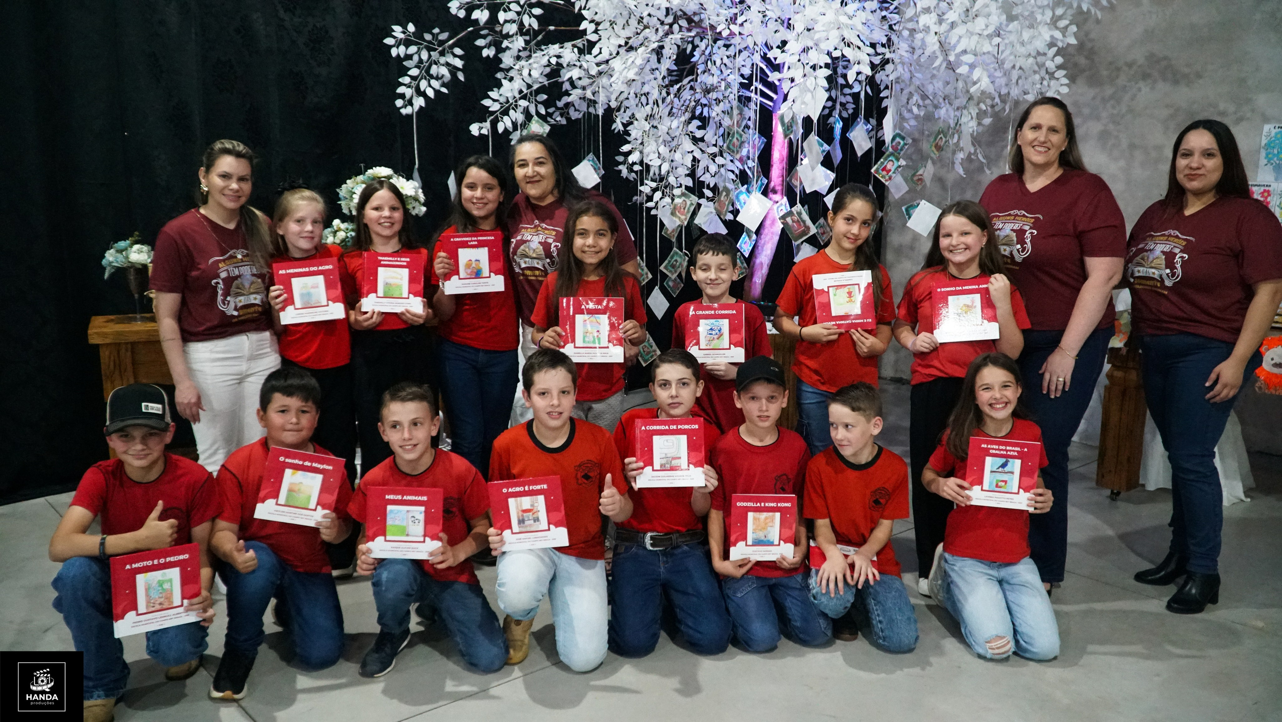 Noite autógrafos colégio Aurélio Buarque de Holanda. Handa Produções