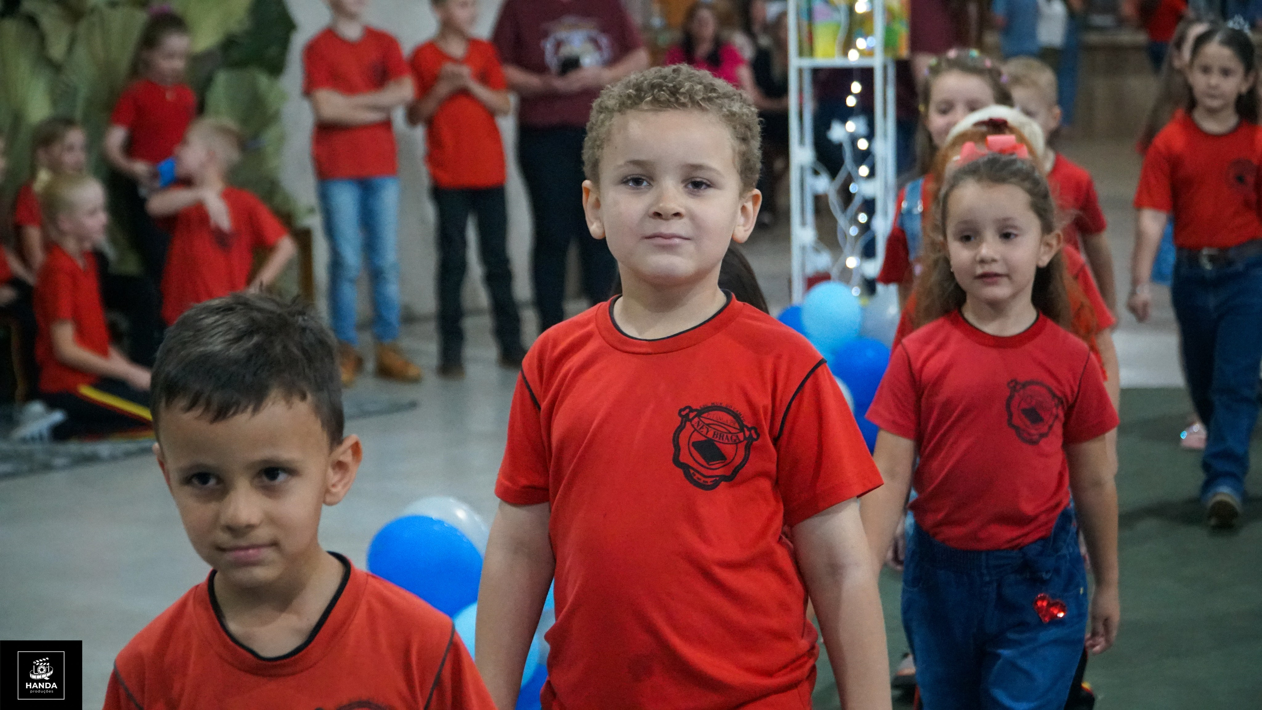 Noite autógrafos colégio Aurélio Buarque de Holanda. Handa Produções