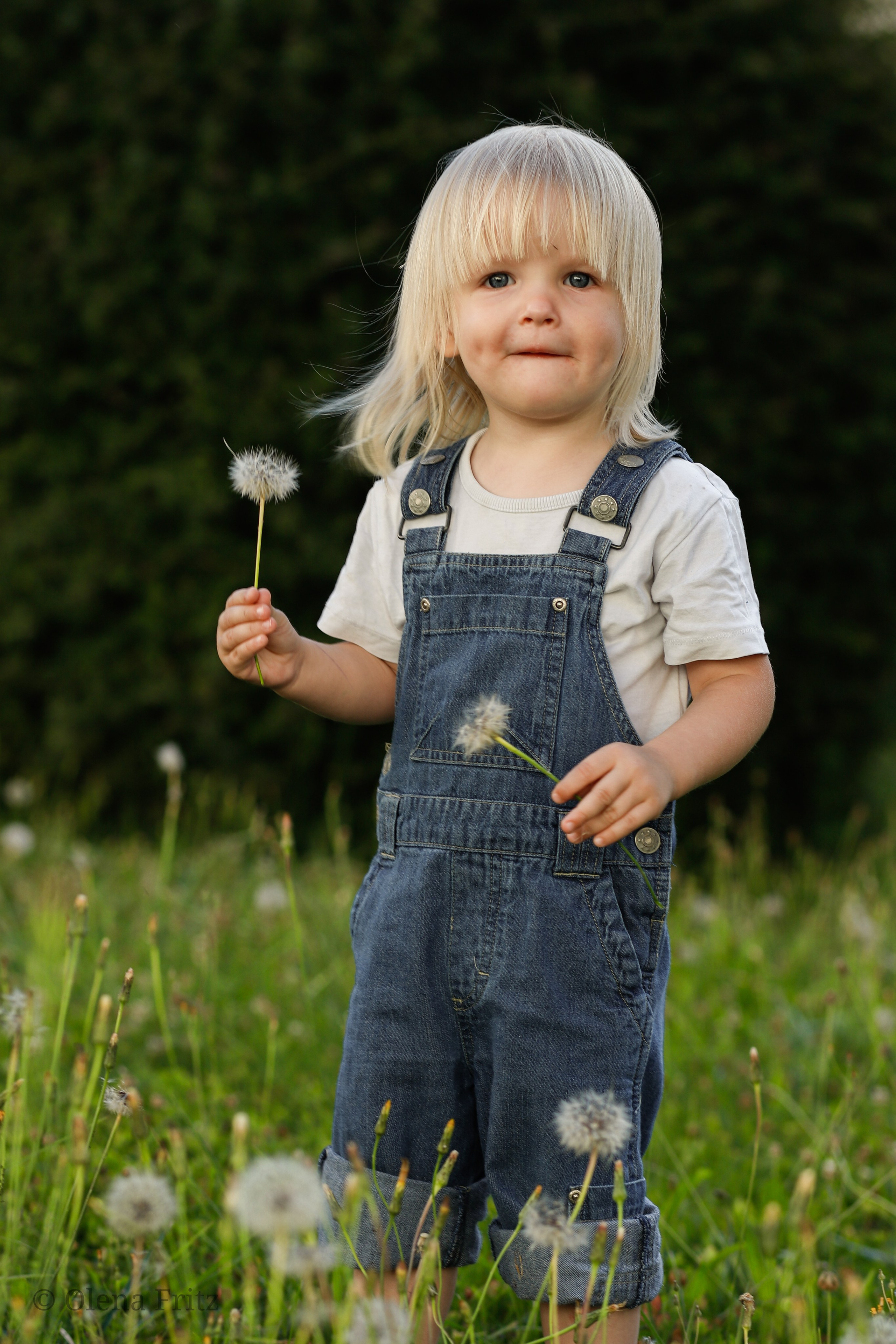 Mädchen im Garten. Olena Fritz Fotografie