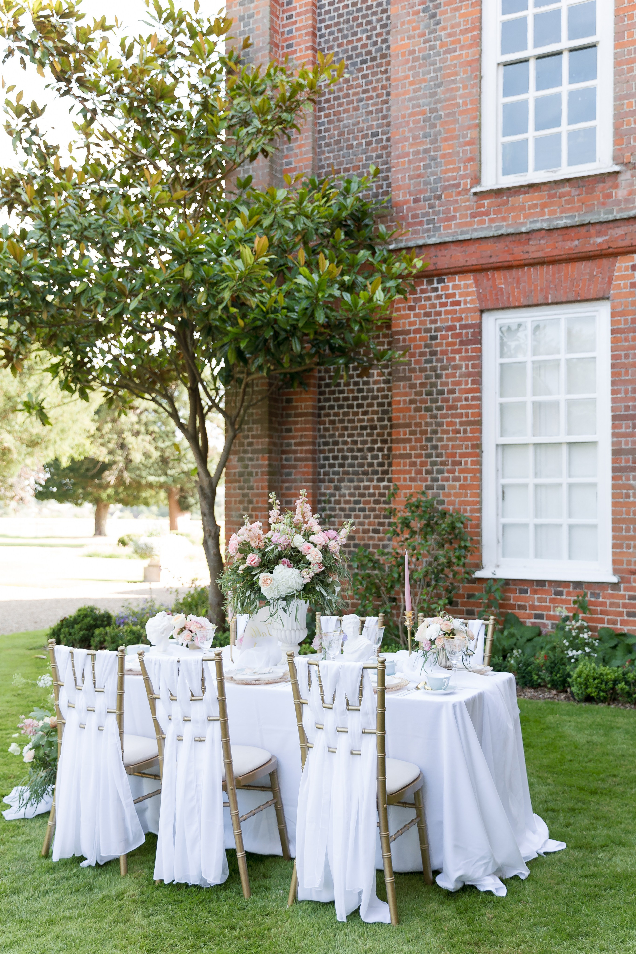 Regal Romance | Editorial Photoshoot at Gosfield Hall, London Estat. YES I DO PRODUCTION — Wedding photography&videography