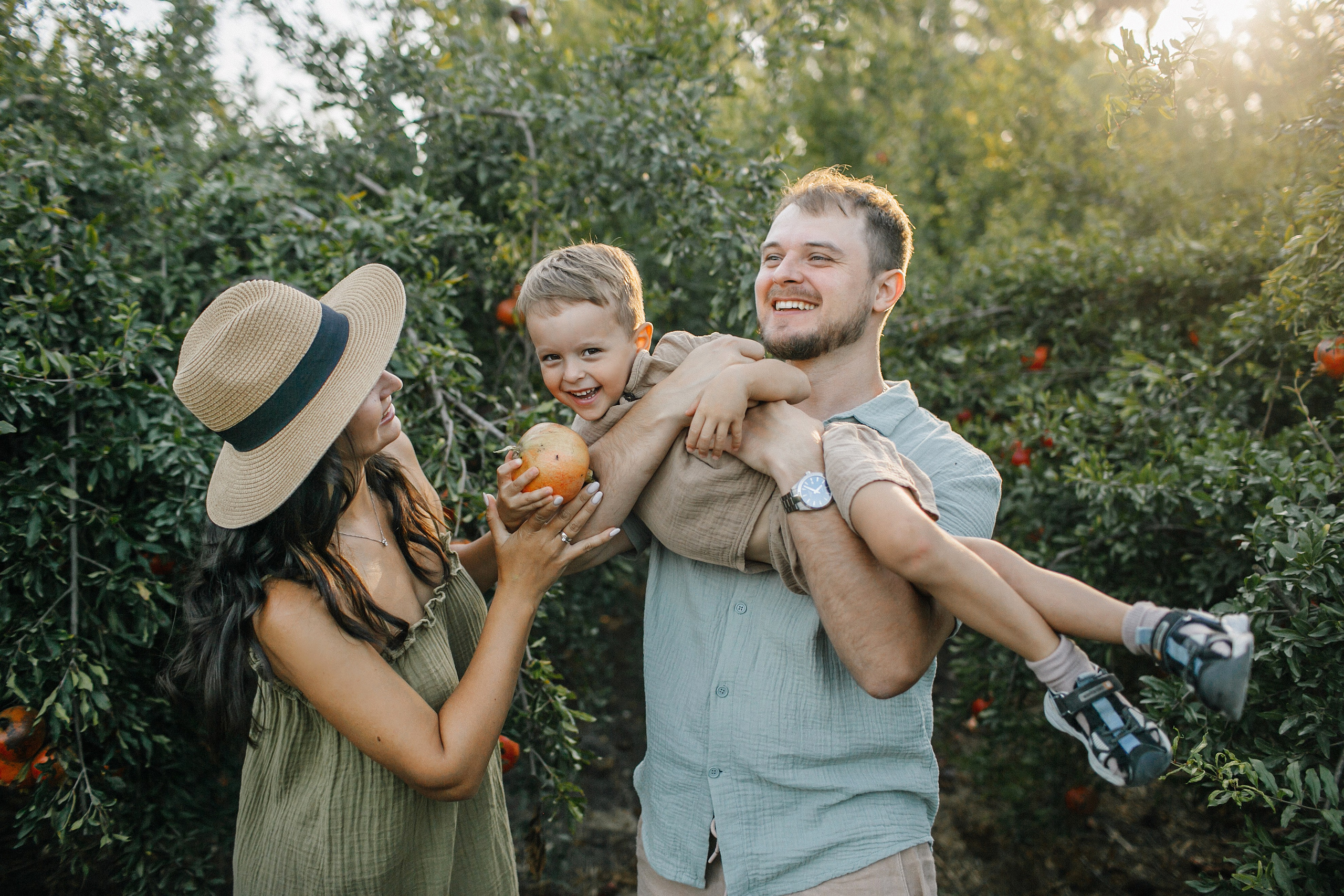 Binyamina garden. Family photographer in Israel