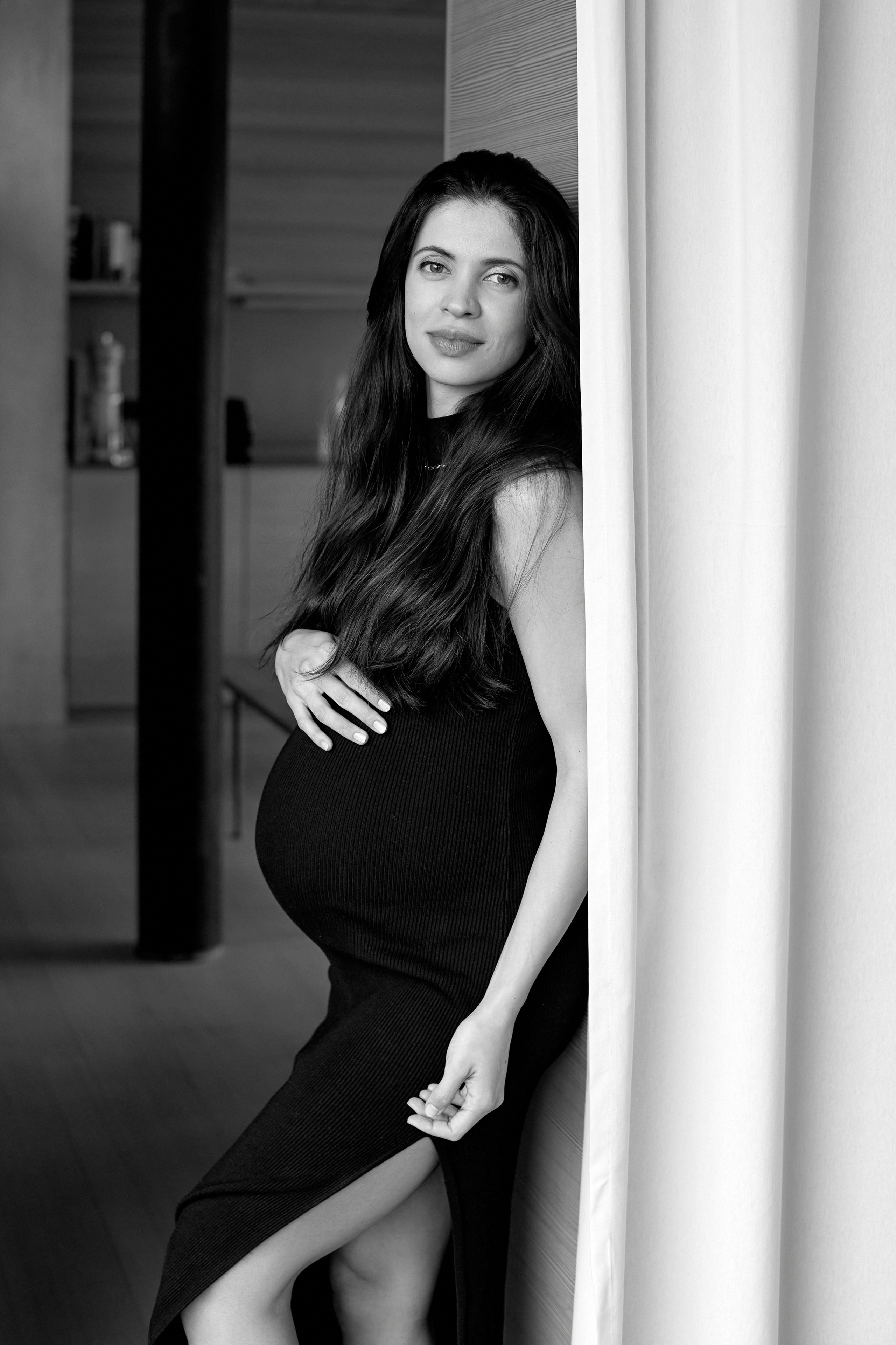 Thais. Amazing photo session at a time convenient for you. Y