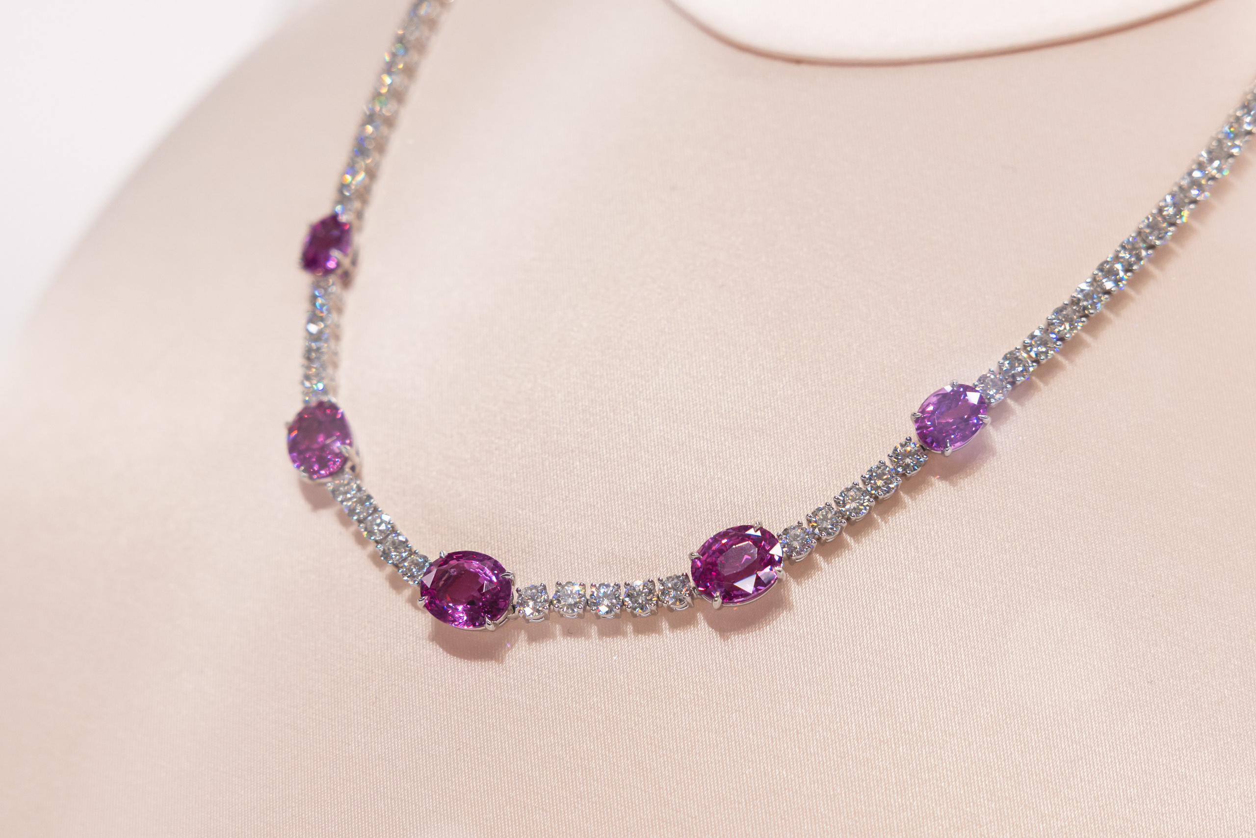 Tiffany. Professional wedding photographer in Copenhagen, Denmark — Julia Byron