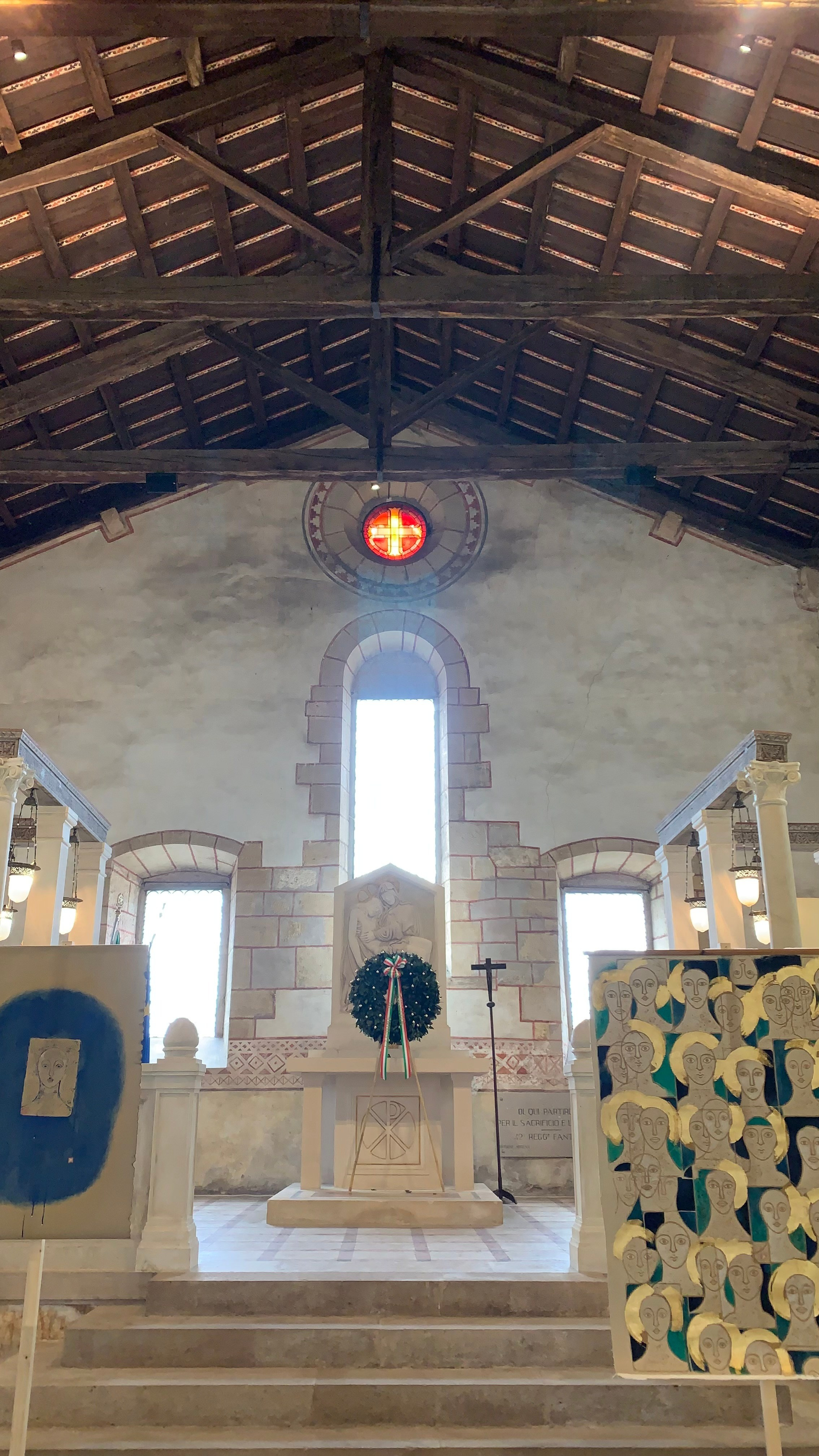 Santi Volti (2023) stands at the intersection of conceptual research, advanced craftsmanship, and strong visual identity. The monumental format, the use of gold, the mixed-media technique, and a proven exhibition history — three exhibitions in institutional and high-profile corporate contexts — make this work particularly compelling from a value perspective.Signed by Nadia Kuprina and published in a catalogue, the artwork presents solid characteristics for an investment focused on quality, consistency of artistic research, and long-term cultural relevance.