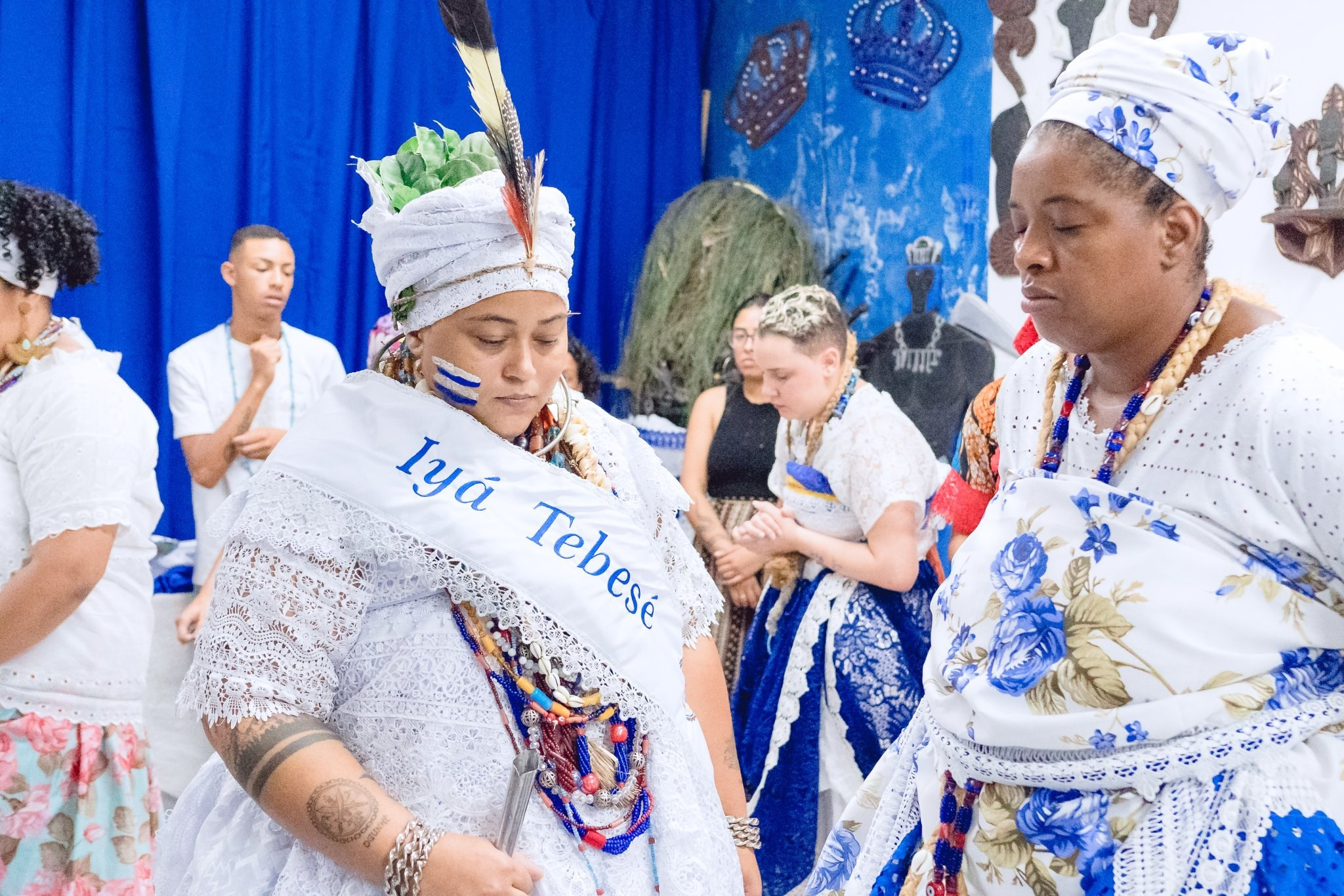 Saída Ìyá Tebeṣé Fernanda e Àjọ̀dún Ògún. Aladá Produções