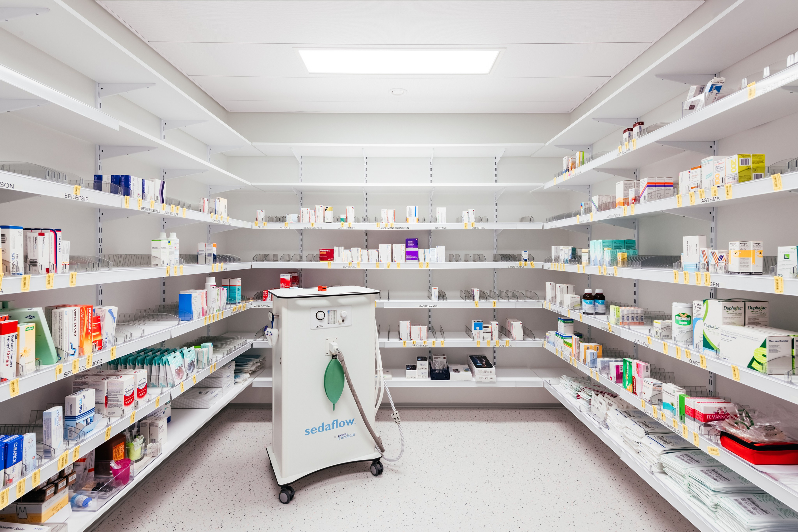 Zahnarztpraxis Dr. Maria Sternina, LUZERN, Kt. LUZERN. Hallo! Ich bin Elena und arbeite als Immobilienfotografin