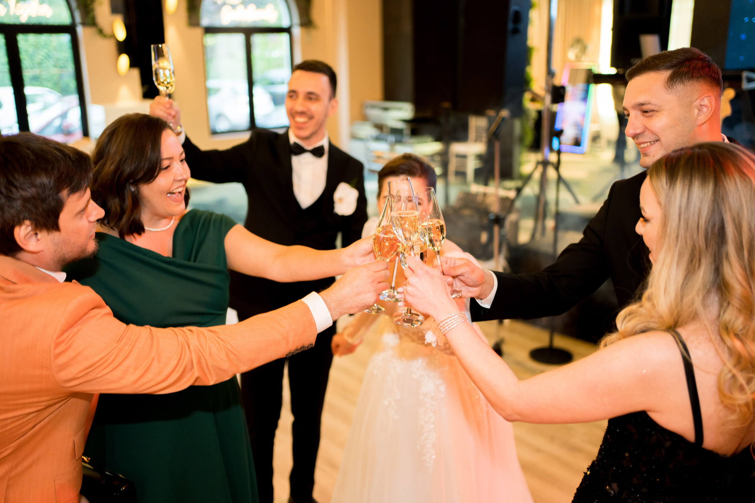 PARTY. Gabriel Florea — Fotograf nuntă București