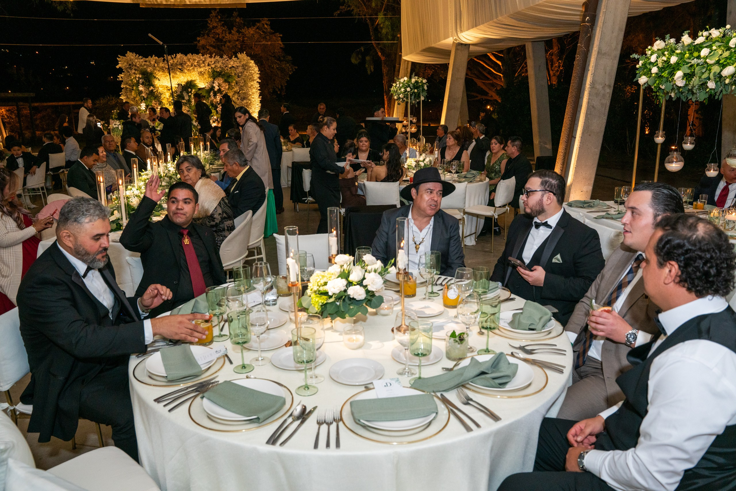 Daniel & Jannet. Elopement & Lifestyle Wedding Photographer