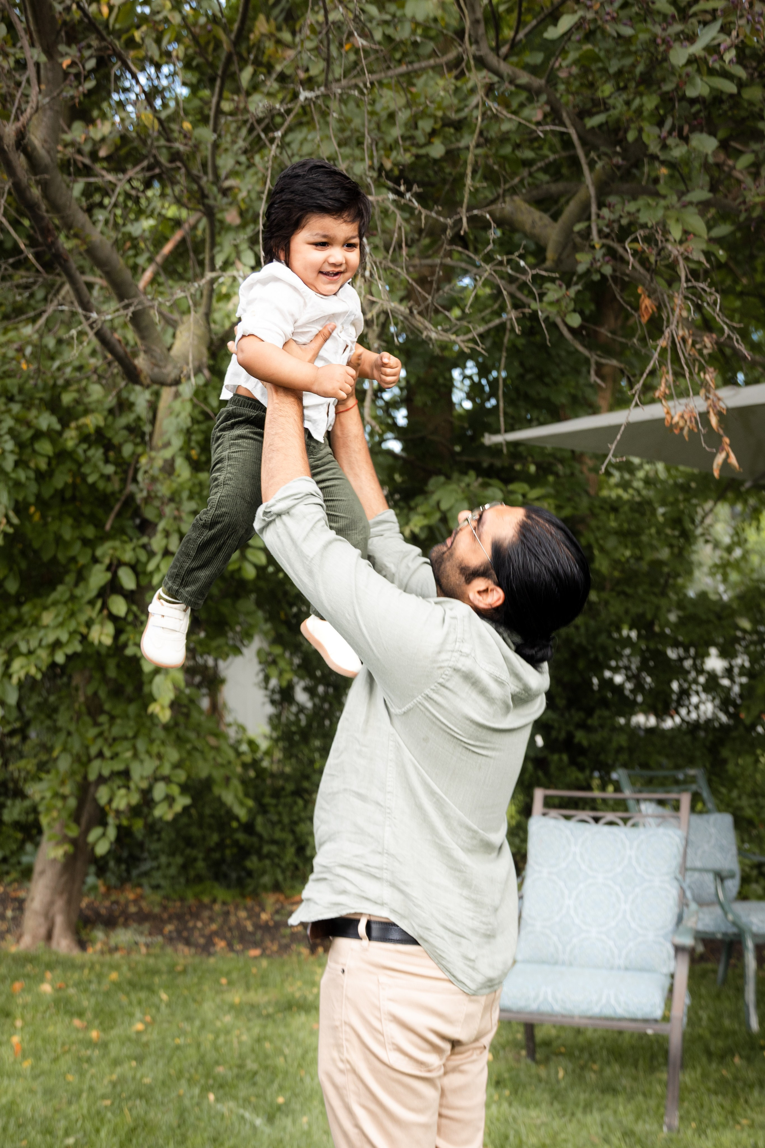 Family children's party in the backyard. Family, lifestyle, and commercial photography in New York and New Jersey