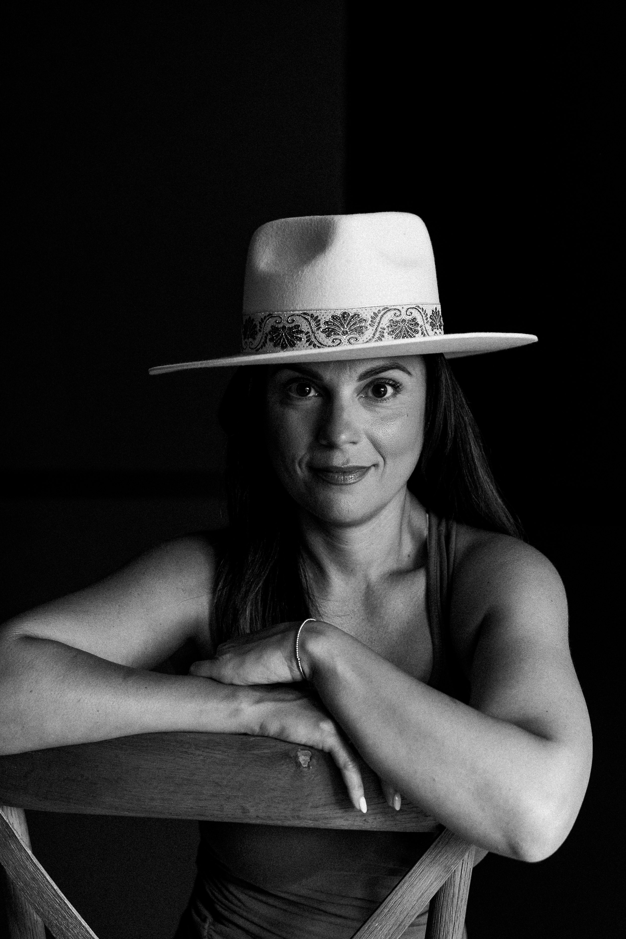 S. Rawnoir- Portrait photography by Daria Paliy.Timeless black&white portraits of women in NYC area