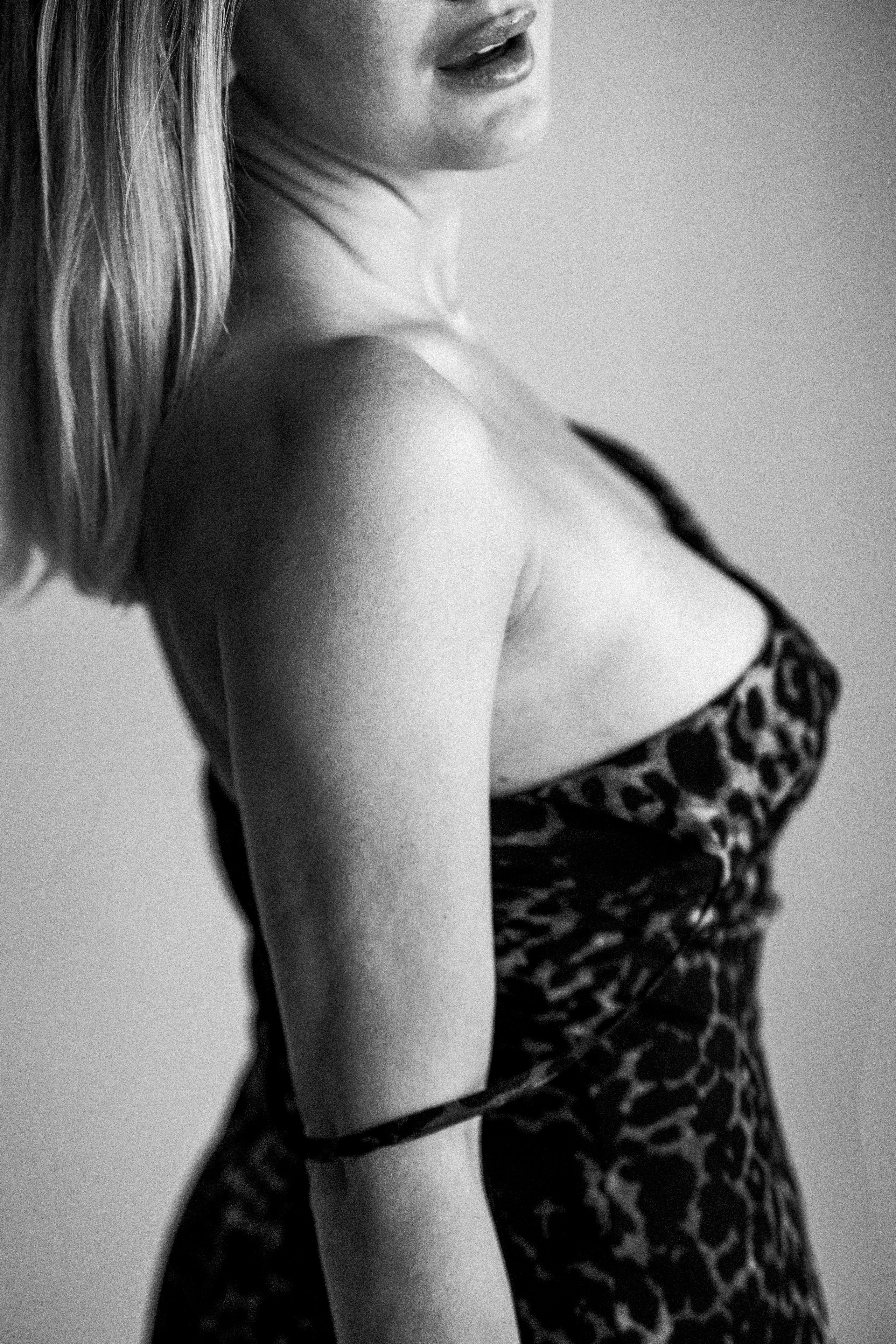 O. Rawnoir- Portrait photography by Daria Paliy.Timeless black&white portraits of women in NYC area