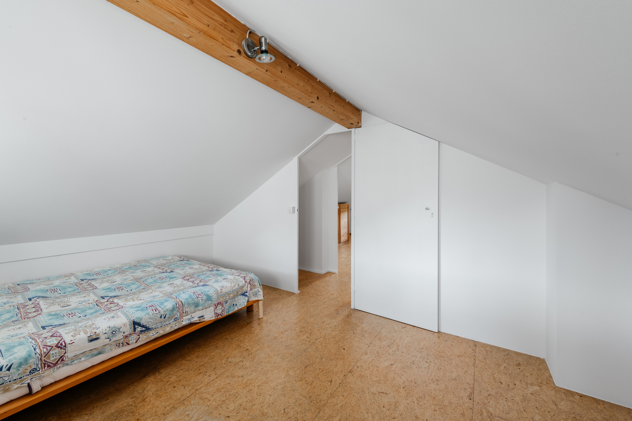 Haus, CUGNASCO, TICINO. Hallo! Ich bin Elena und arbeite als Immobilienfotografin