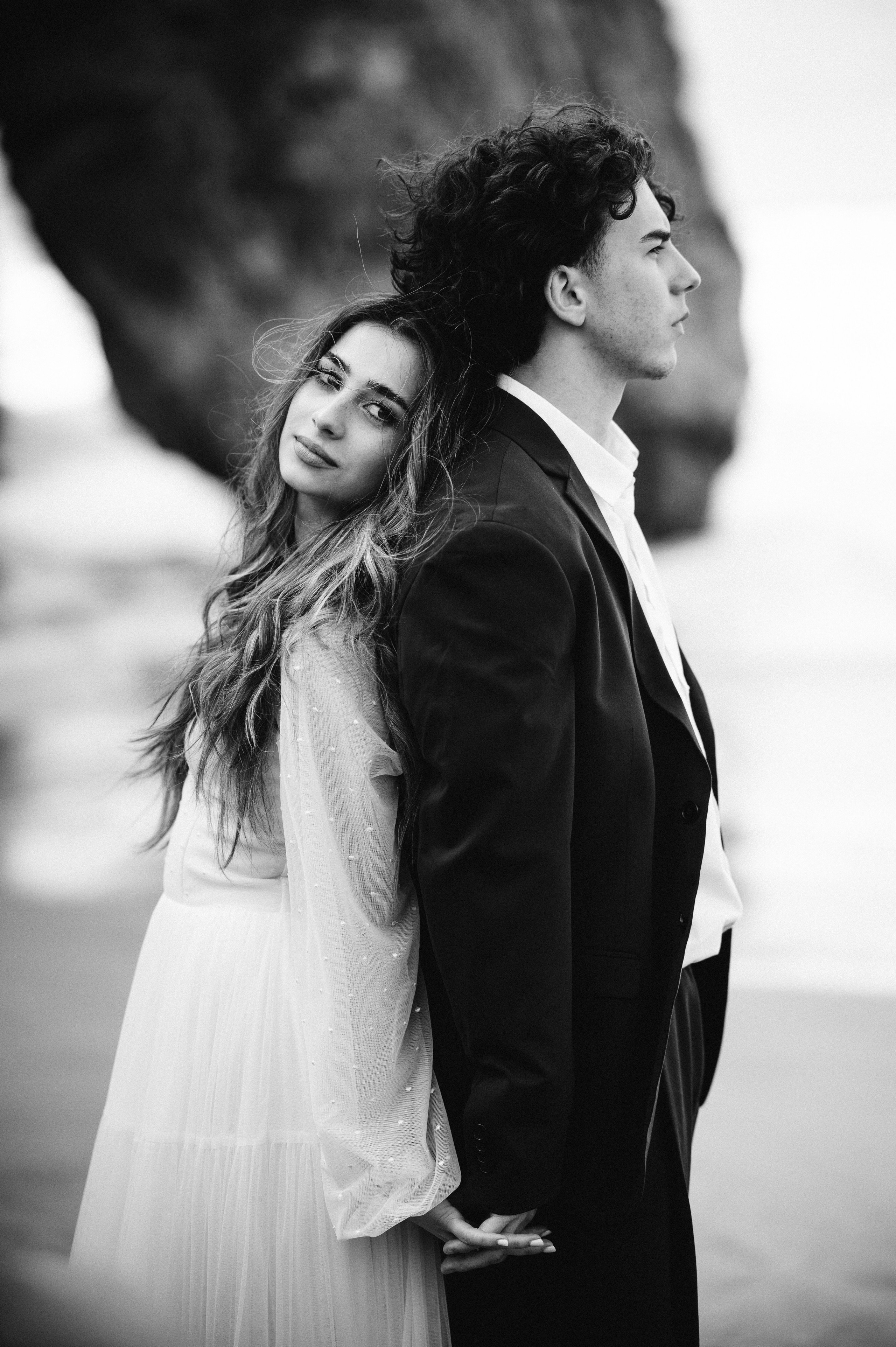 Ședință foto de nuntă pe plaja Adraga – emoție la malul oceanului Atlantic. Valentin Melen - fotograf de nunta 🤍