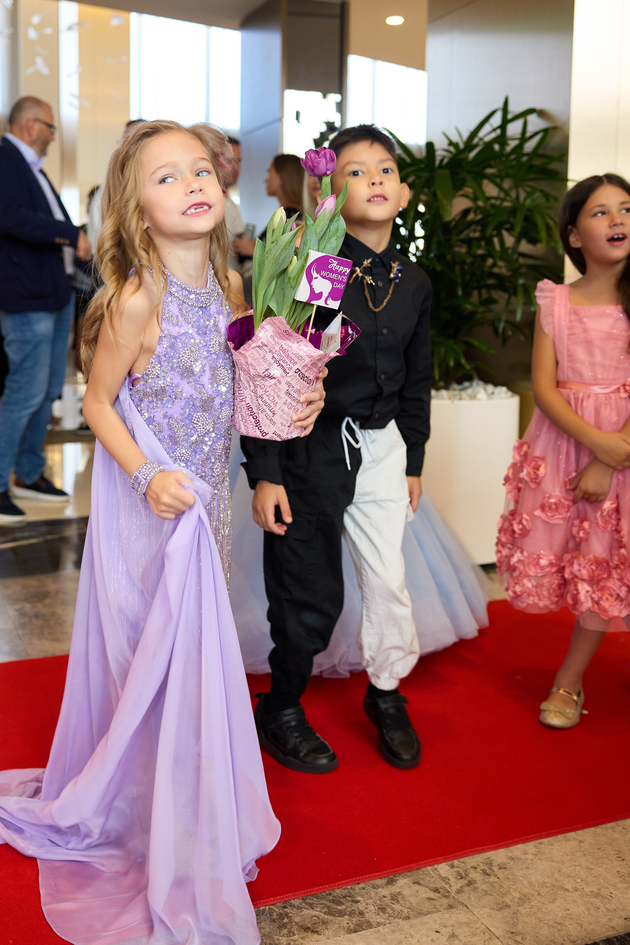 Авторская благотворительная художественная выставка Дианы Бортник. Фотограф Юлия Маковеева