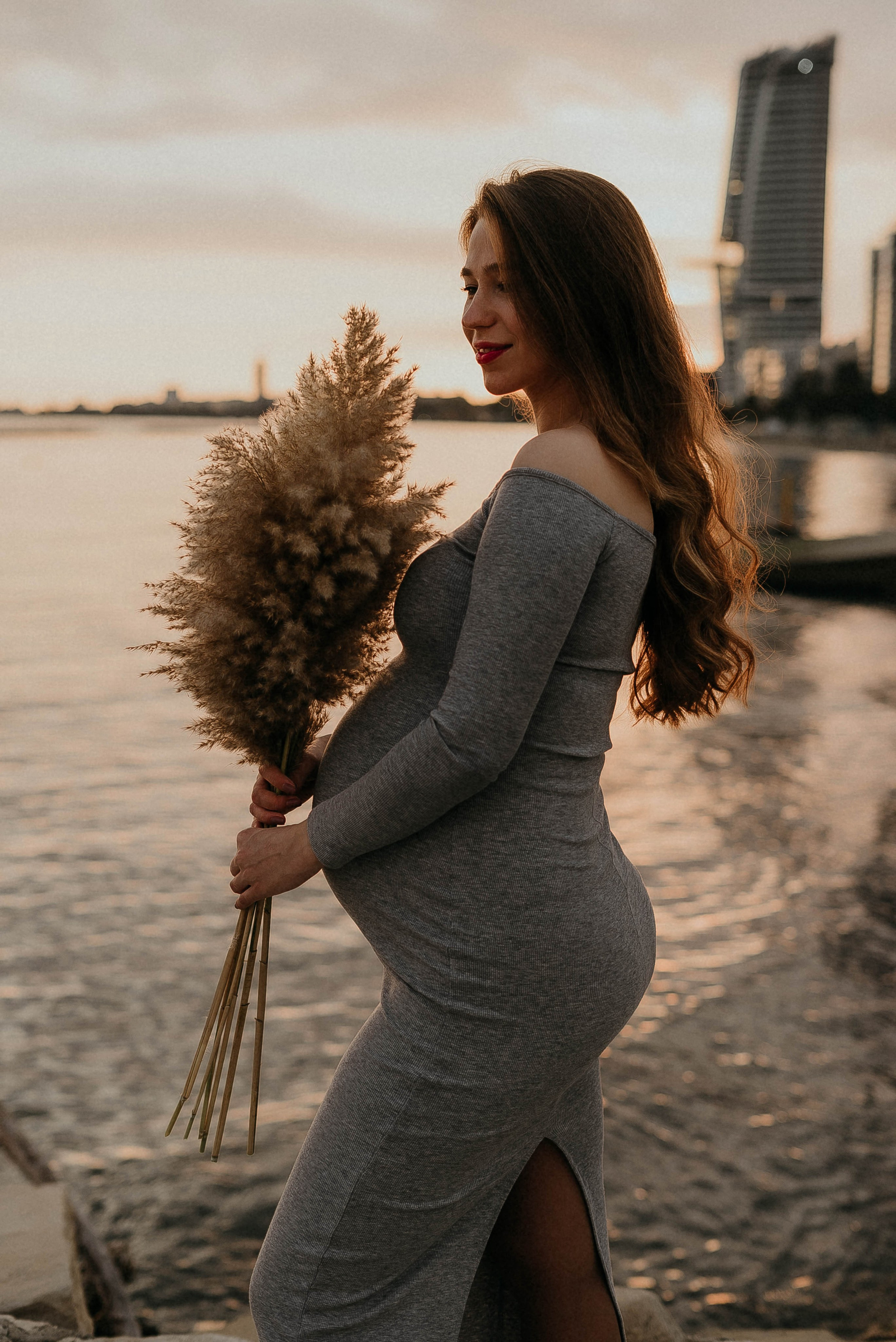 Фотосессия беременной в студии и возле моря. Портретный и семейный фотограф в Лимассоле Кипр Анна Руссу