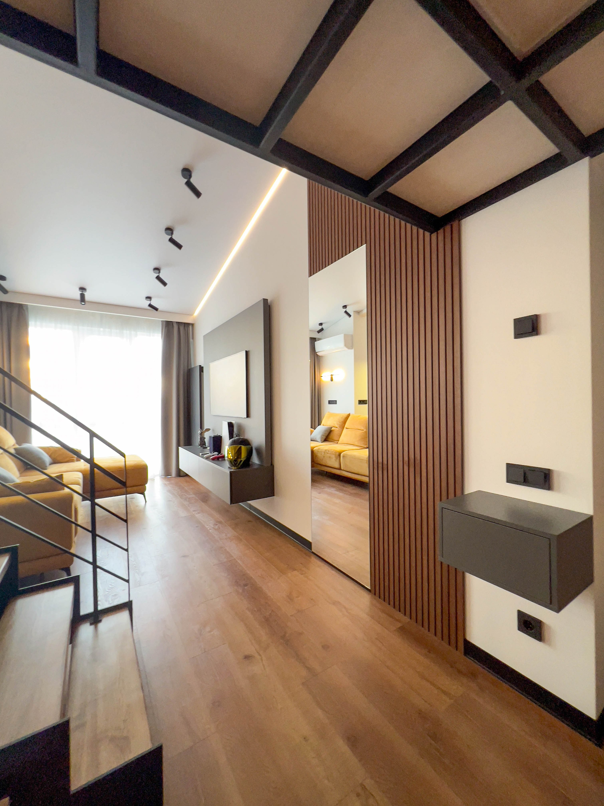 The apartment is on two levels. Fotograf Dmitrii Donets