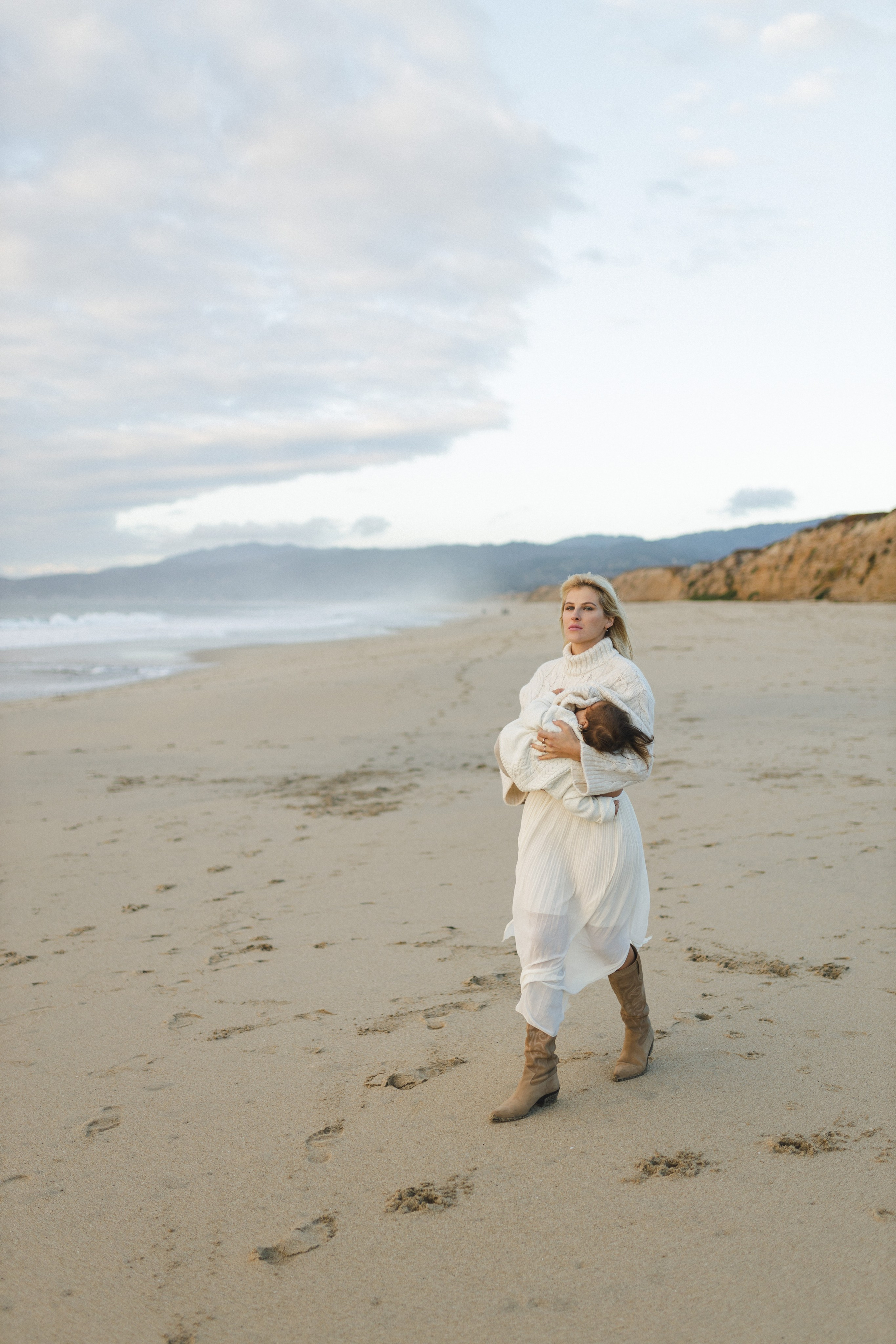 Wild Beauty on the Californian Beach. Maternity, newborn photographer in the Bay Area|Iryna Rakivnenko