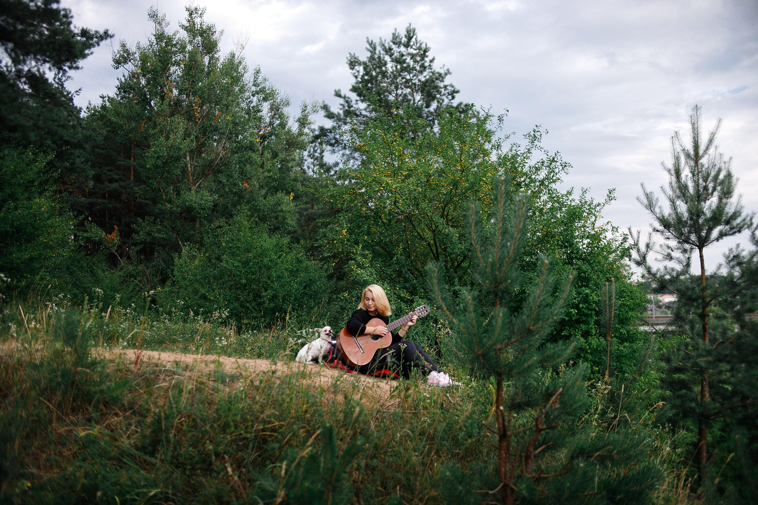 Polina & her chihuahua. Kaja | fotograf we Wrocławiu | ludzie i psy