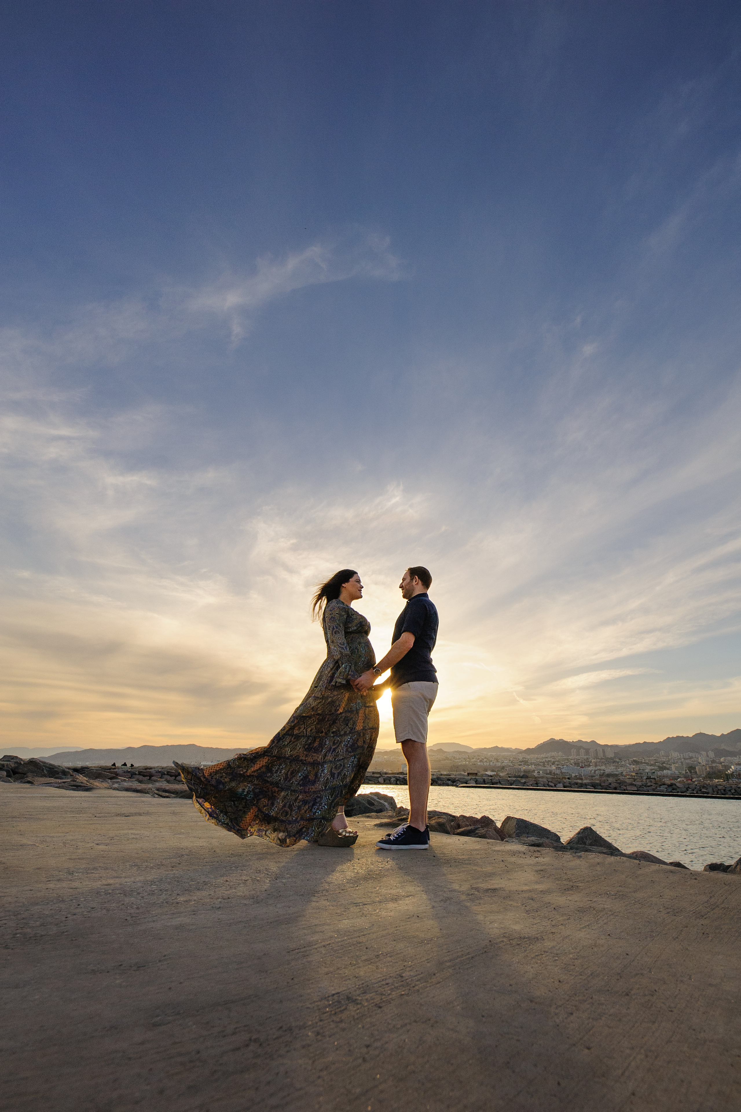 Pregnancy photoshooting for Saul and Jessica at sunset on the Red Sea. צלמת משפחה ילדים הריון וסיפורי אהבה באילת ישראל אולגה אמצ'יסלבסקי
