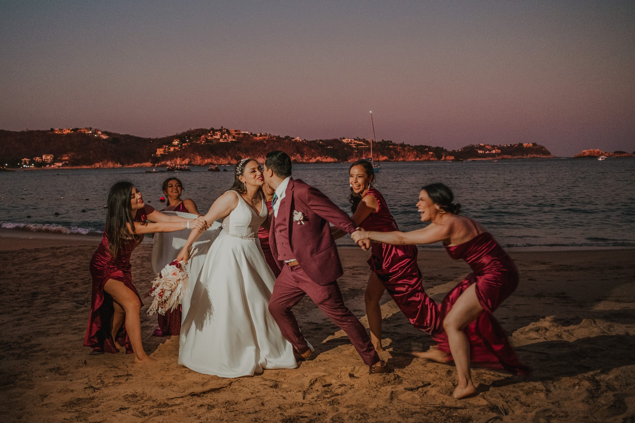 Silvia & Julio / Huatulco. Wedding and family photographer in Mexico City