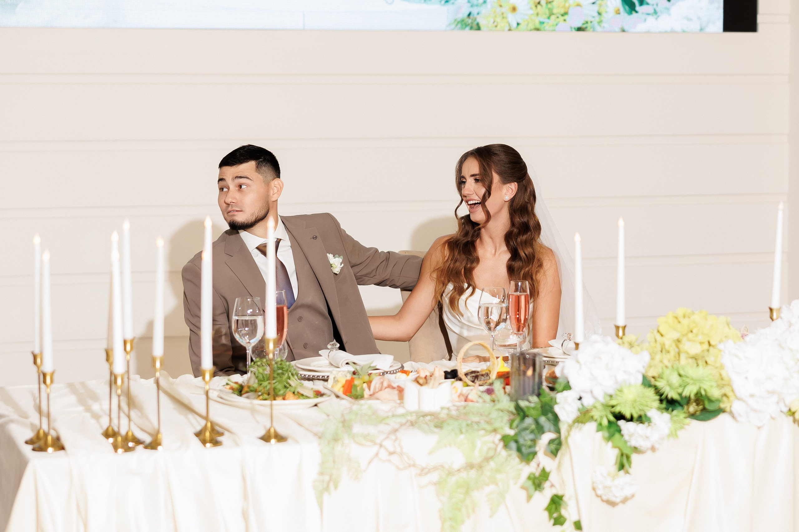 Eugen & Livia — Grand Elysee — Wedding Day. Servicii Foto și Video 067188353