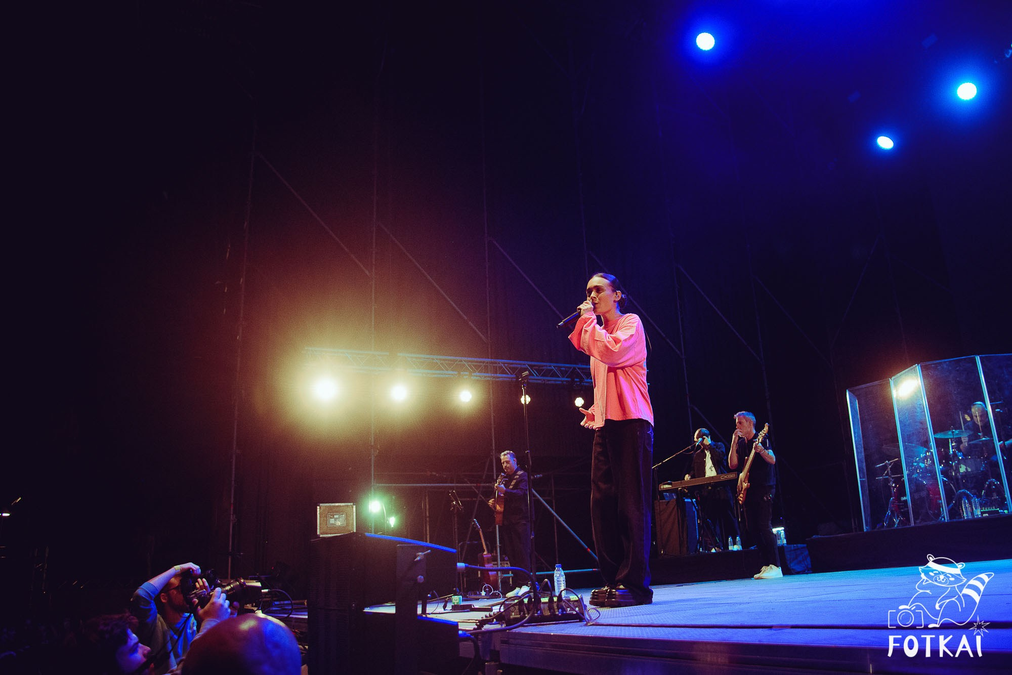 Marta Santos — Fotos del concierto en Alicante 2026: pop flamenco en El Muelle Live | FOTKAI