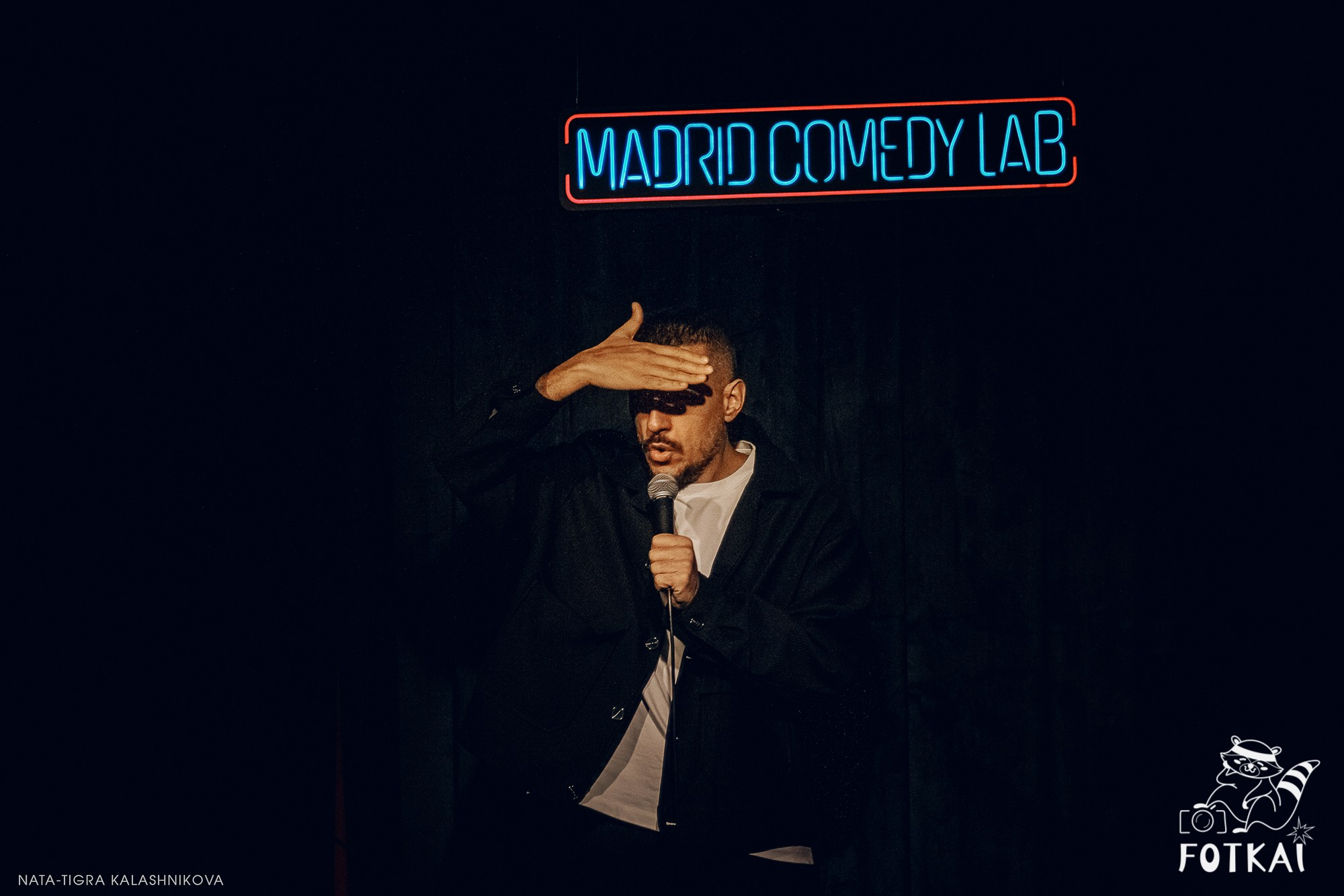 Eduard Matsaberidze en Madrid 14 de febrero 2026 — fotos del show de stand-up | FOTKAI