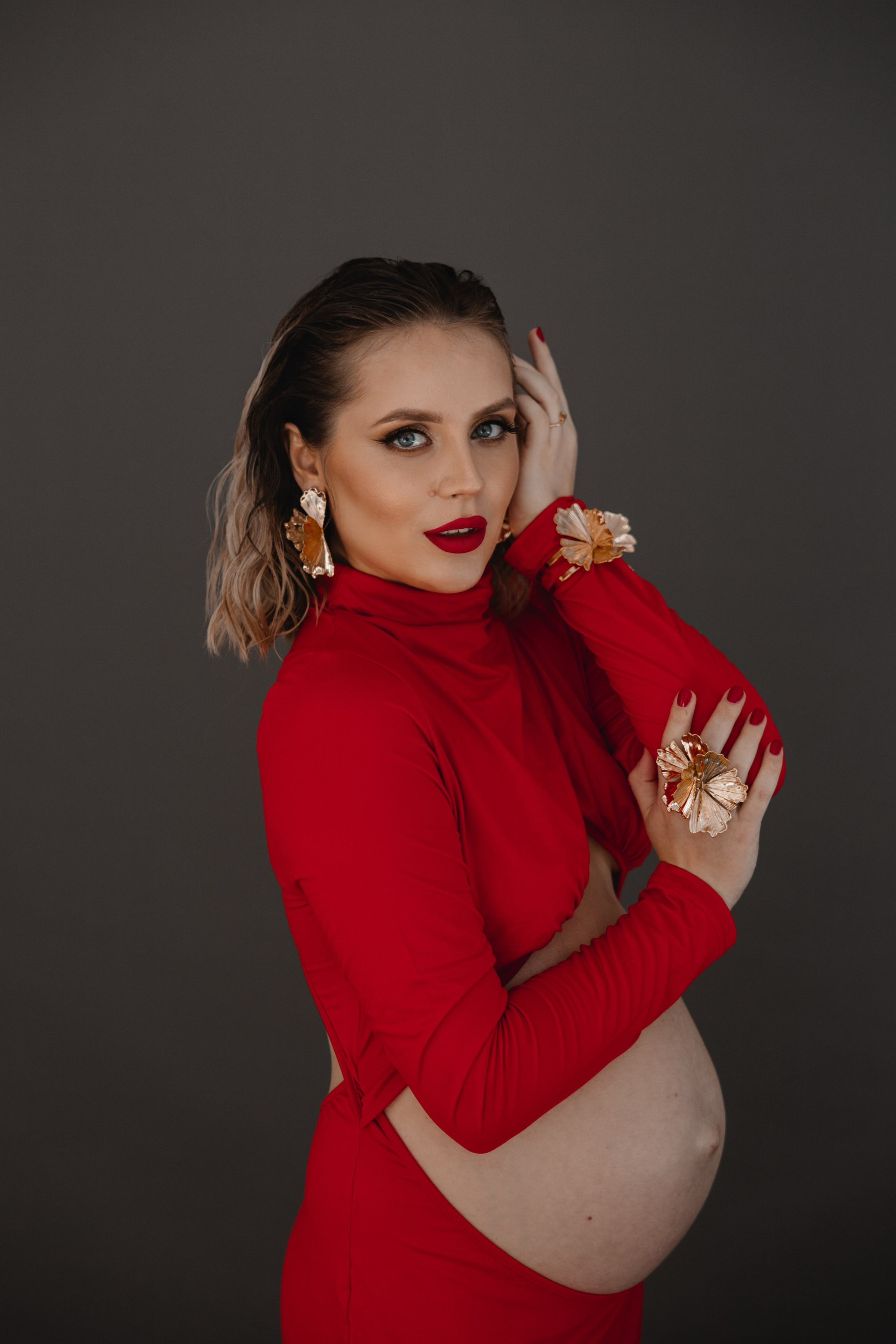 Babybauch Shooting im Fotostudio | Schwangerschaftsfotos in Bochum. Hochzeitsfotografin Bochum | Halyna Reiche Fotografie NRW