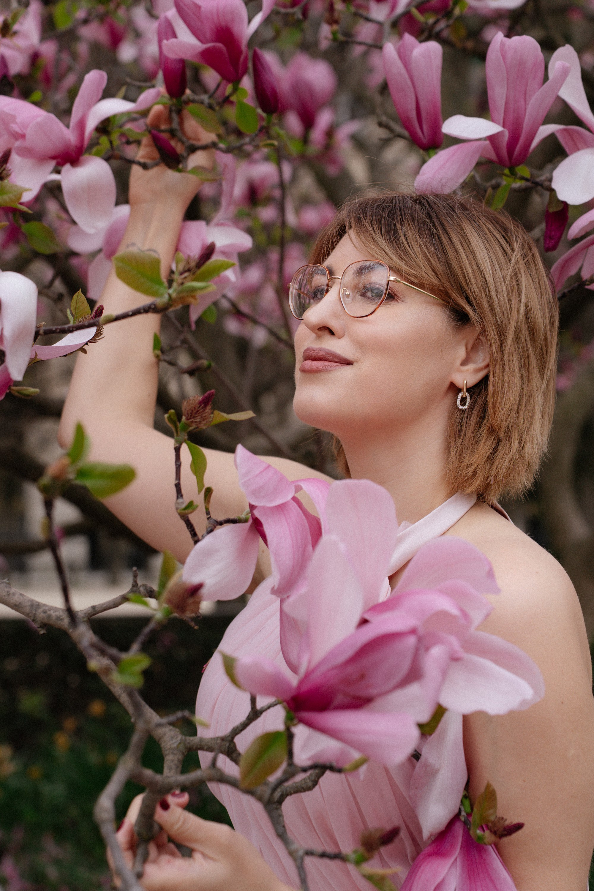Solo Portrait Session: Magnolias. Paris Photographer & Videographer