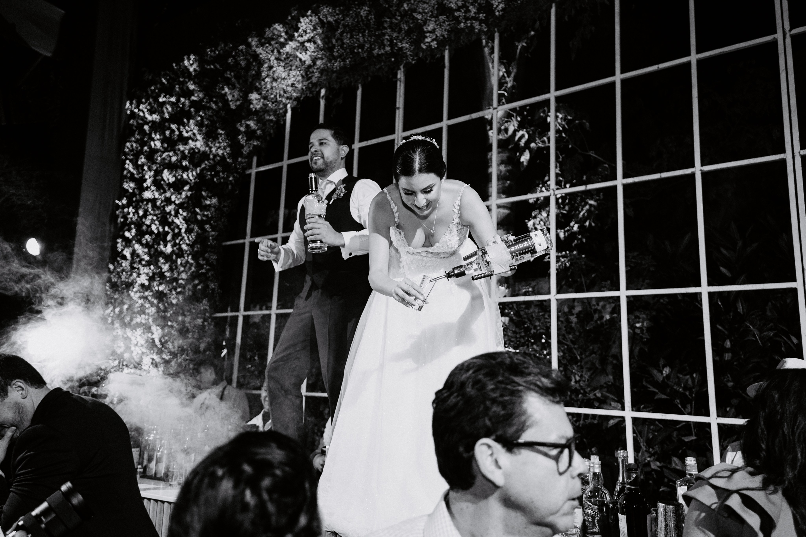 Un vistazo a la fiesta. Fotógrafo de Bodas en Lima | Ronhy Altamirano. Fotografía narrativa y cinematográfica para bodas, quinceañeras y eventos exclusivos