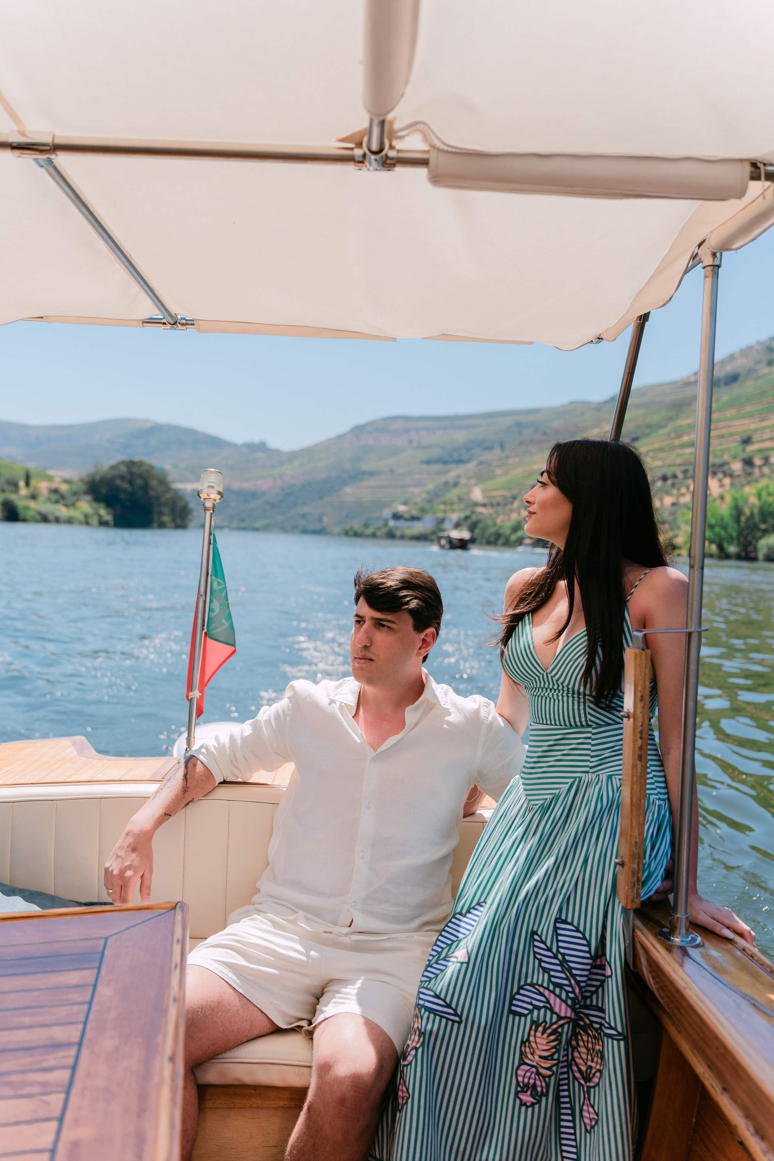 Wedding Proposal at Douro Valley — Arthur & Ana. Wedding & destination wedding photographer in Porto, Portugal — Davi Valente | Lisbon, Douro Valley, Rome, Tuscany & Lake Como