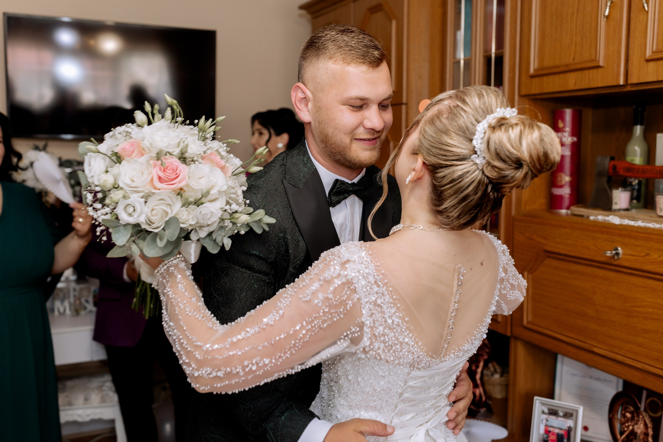 * fotograf stare civilă Siret* fotograf Bucovina* fotograf nuntă Suceava* fotograf Iași Botoșani* stare civilă tradițională* ie românească nuntă* AlinoFotoStudio* fotograf Andrei și Andreea- Alin Chirilă fotograf – stare civilă Siret, Suceava, Andrei și Andreea în ie tradițională, poveste spusă prin fotografiefotograf stare civilă Siret Suceava Alin Chirilă – miri îmbrăcați în costum tradițional bucovineanAlin Chirilă fotograf nuntă Siret Suceava – stare civilă autentică în Bucovina, emoții realefotograf Siret Suceava Alin Chirilă – Andrei și Andreea la starea civilă în ie tradiționalăstare civilă Siret fotograf Alin Chirilă – cadre naturale cu miri în costum popular din Bucovinafotograf nuntă Siret Suceava Alin Chirilă – povestitor prin fotografie, moment emoționant la starea civilăAlin Chirilă fotograf stare civilă Siret – iubire autentică surprinsă în stil documentarfotograf Bucovina Siret Alin Chirilă – stare civilă în ie tradițională, cadre pline de emoțieAlin Chirilă fotograf Suceava – Andrei și Andreea spun DA la starea civilă în Siretfotograf stare civilă Suceava Siret Alin Chirilă – poveste de iubire în stil tradițional românesc - Alin Chirilă fotograf profesionist, AlinoFotoStudio, fotograf evenimente Siret, Suceava County, Iași, Bacău County, Botoșani, Neamț County, fotograf nunți, botezuri, cununii civile, portrete și momente autentice surprinse elegant.- Alin Chirilă surprinde momente elegante de nuntă și evenimente speciale prin AlinoFotoStudio, fotograf disponibil în Siret, Suceava County, Iași, Bacău County, Botoșani și Neamț County, specializat în nunți, botezuri și cununii civile. - Alin Chirilă fotograf profesionist, AlinoFotoStudio, fotograf nuntă și evenimente în Siret, Suceava, Iași, Bacău, Botoșani și Piatra Neamț, fotograf nunți, botezuri, cununie civilă, ședințe foto, trash the dress, logodnă, familie, portrete și fotografii autentice. - AlinoFotoStudio by Alin Chirilă, fotograf evenimente premium în Suceava County, Iași County, Bacău County, Botoșani County și Neamț County, fotograf de familie, fotograf ceremonii religioase, petreceri și momente emoționante. - Alin Chirilă fotograf, povestitor prin fotografie, servicii foto profesionale pentru mireasă, mire, pregătiri nuntă, biserică, restaurant, valsul mirilor, tradiții românești și amintiri de neuitat în Moldova.