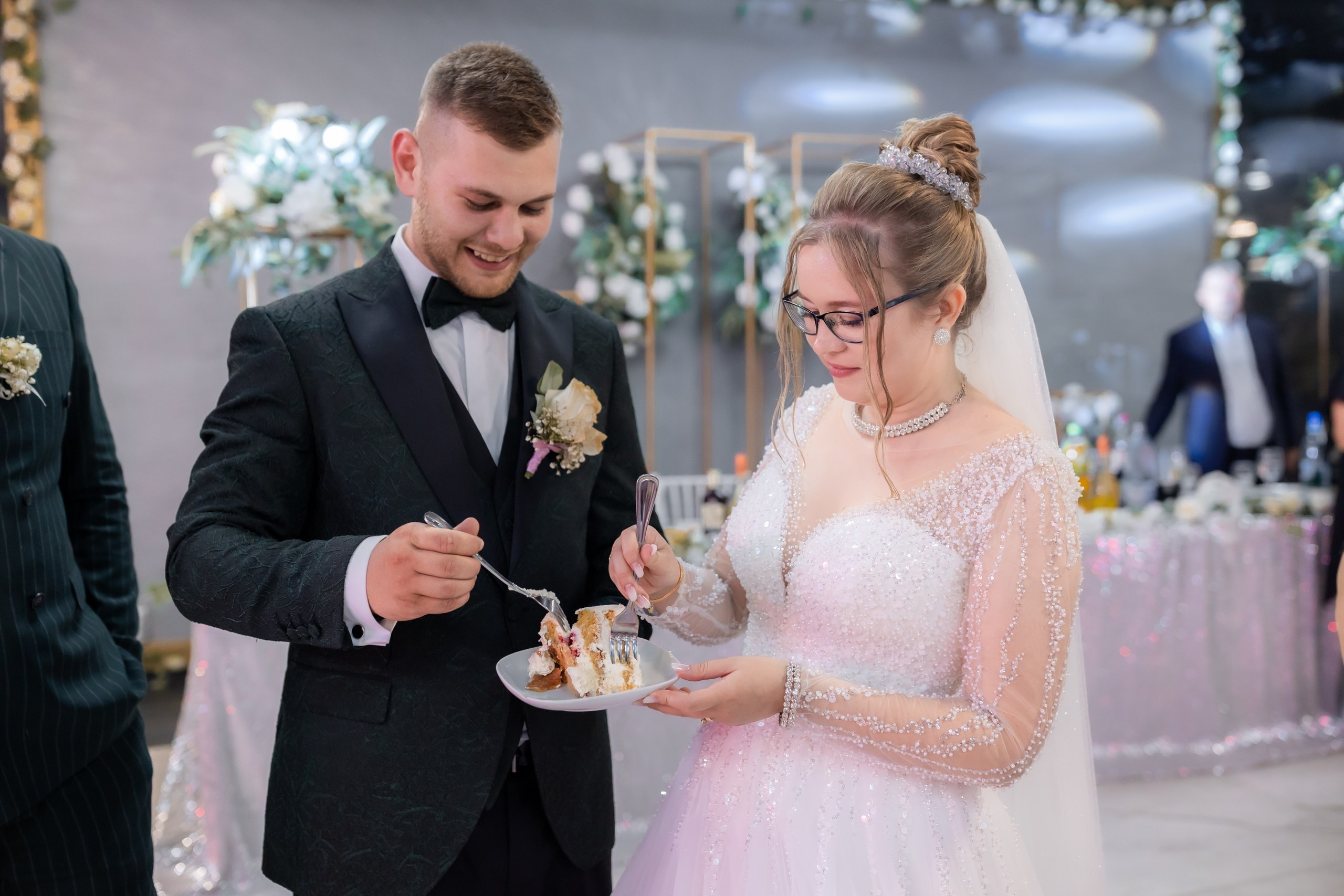 * fotograf stare civilă Siret* fotograf Bucovina* fotograf nuntă Suceava* fotograf Iași Botoșani* stare civilă tradițională* ie românească nuntă* AlinoFotoStudio* fotograf Andrei și Andreea- Alin Chirilă fotograf – stare civilă Siret, Suceava, Andrei și Andreea în ie tradițională, poveste spusă prin fotografiefotograf stare civilă Siret Suceava Alin Chirilă – miri îmbrăcați în costum tradițional bucovineanAlin Chirilă fotograf nuntă Siret Suceava – stare civilă autentică în Bucovina, emoții realefotograf Siret Suceava Alin Chirilă – Andrei și Andreea la starea civilă în ie tradiționalăstare civilă Siret fotograf Alin Chirilă – cadre naturale cu miri în costum popular din Bucovinafotograf nuntă Siret Suceava Alin Chirilă – povestitor prin fotografie, moment emoționant la starea civilăAlin Chirilă fotograf stare civilă Siret – iubire autentică surprinsă în stil documentarfotograf Bucovina Siret Alin Chirilă – stare civilă în ie tradițională, cadre pline de emoțieAlin Chirilă fotograf Suceava – Andrei și Andreea spun DA la starea civilă în Siretfotograf stare civilă Suceava Siret Alin Chirilă – poveste de iubire în stil tradițional românesc - Alin Chirilă fotograf profesionist, AlinoFotoStudio, fotograf evenimente Siret, Suceava County, Iași, Bacău County, Botoșani, Neamț County, fotograf nunți, botezuri, cununii civile, portrete și momente autentice surprinse elegant.- Alin Chirilă surprinde momente elegante de nuntă și evenimente speciale prin AlinoFotoStudio, fotograf disponibil în Siret, Suceava County, Iași, Bacău County, Botoșani și Neamț County, specializat în nunți, botezuri și cununii civile. - Alin Chirilă fotograf profesionist, AlinoFotoStudio, fotograf nuntă și evenimente în Siret, Suceava, Iași, Bacău, Botoșani și Piatra Neamț, fotograf nunți, botezuri, cununie civilă, ședințe foto, trash the dress, logodnă, familie, portrete și fotografii autentice. - AlinoFotoStudio by Alin Chirilă, fotograf evenimente premium în Suceava County, Iași County, Bacău County, Botoșani County și Neamț County, fotograf de familie, fotograf ceremonii religioase, petreceri și momente emoționante. - Alin Chirilă fotograf, povestitor prin fotografie, servicii foto profesionale pentru mireasă, mire, pregătiri nuntă, biserică, restaurant, valsul mirilor, tradiții românești și amintiri de neuitat în Moldova.