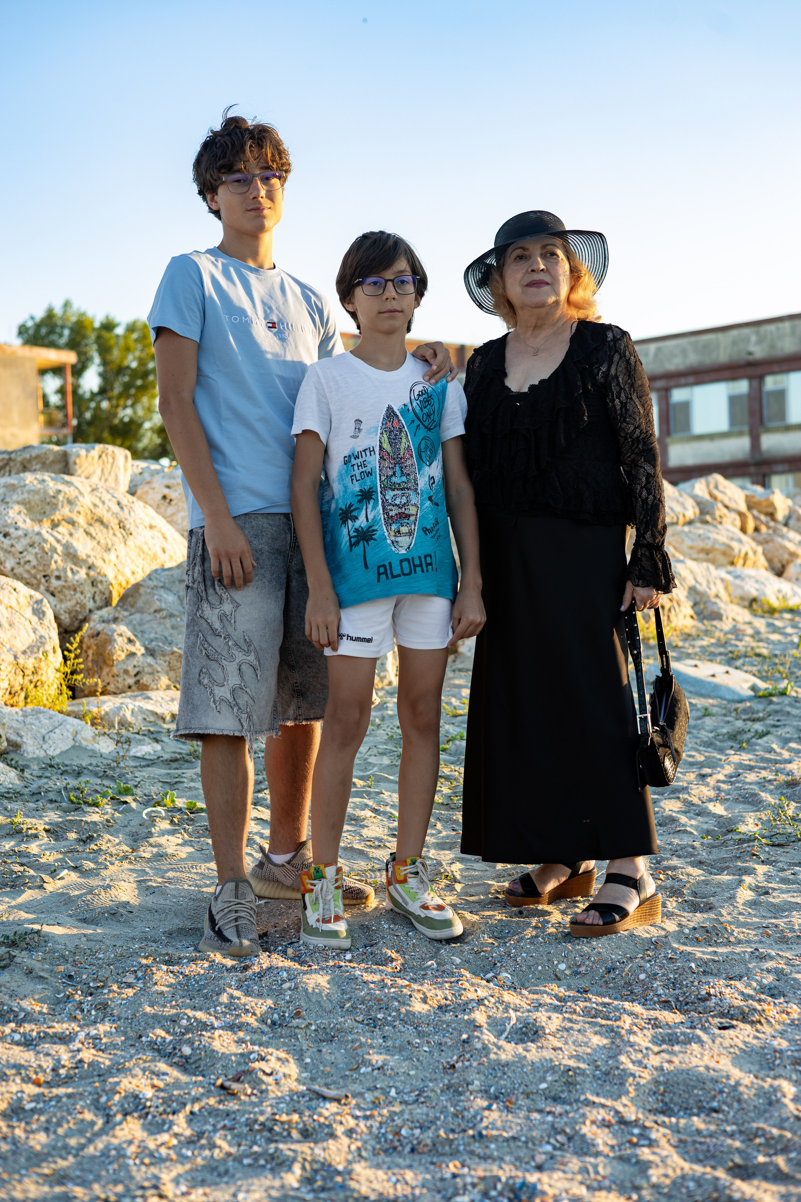 Sedinta foto de familie la malul marii