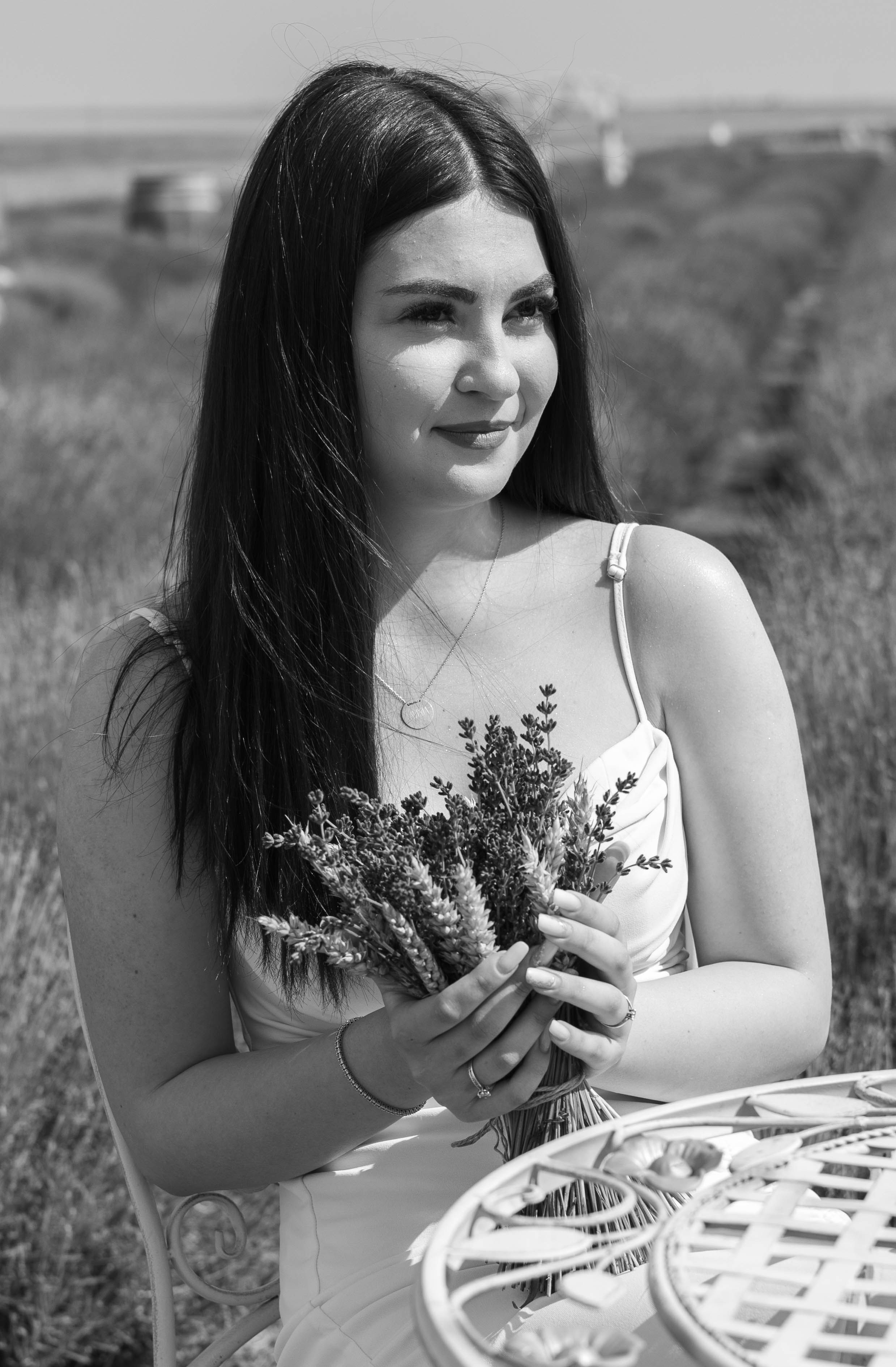 Sedinta foto in lanul de lavanda