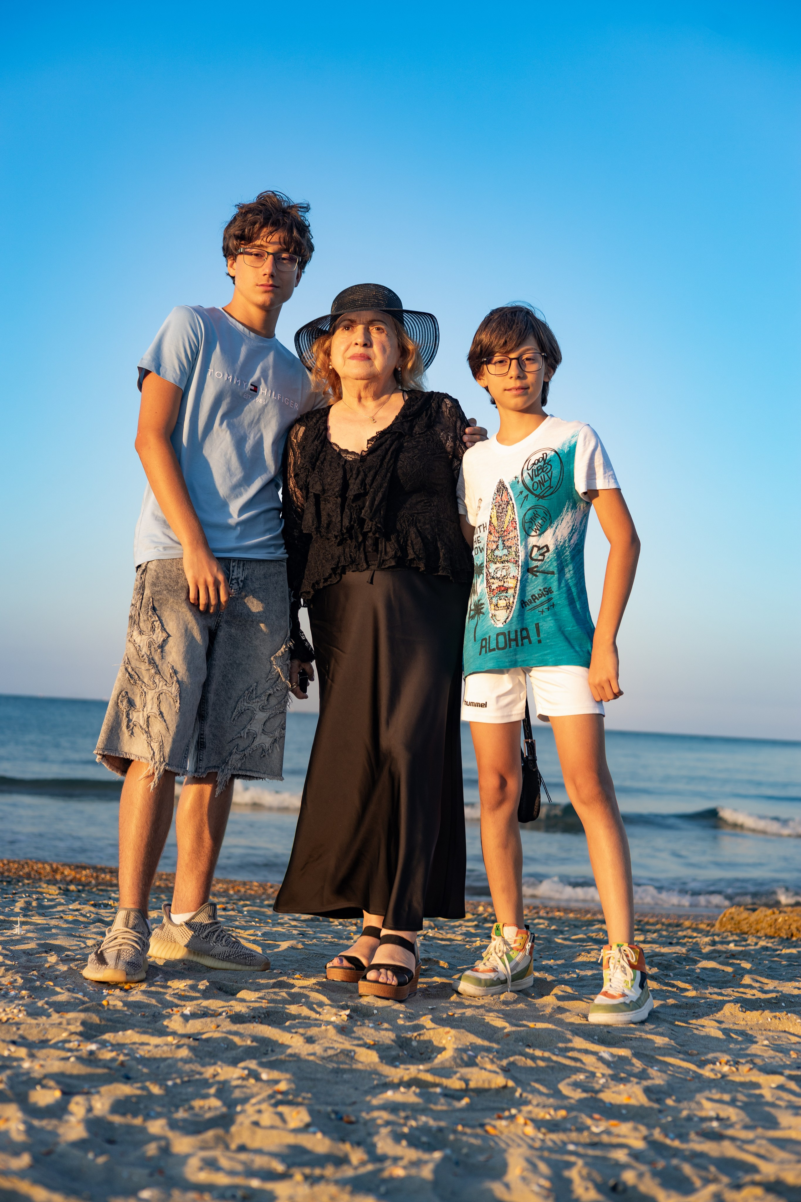 Sedinta foto de familie la malul marii