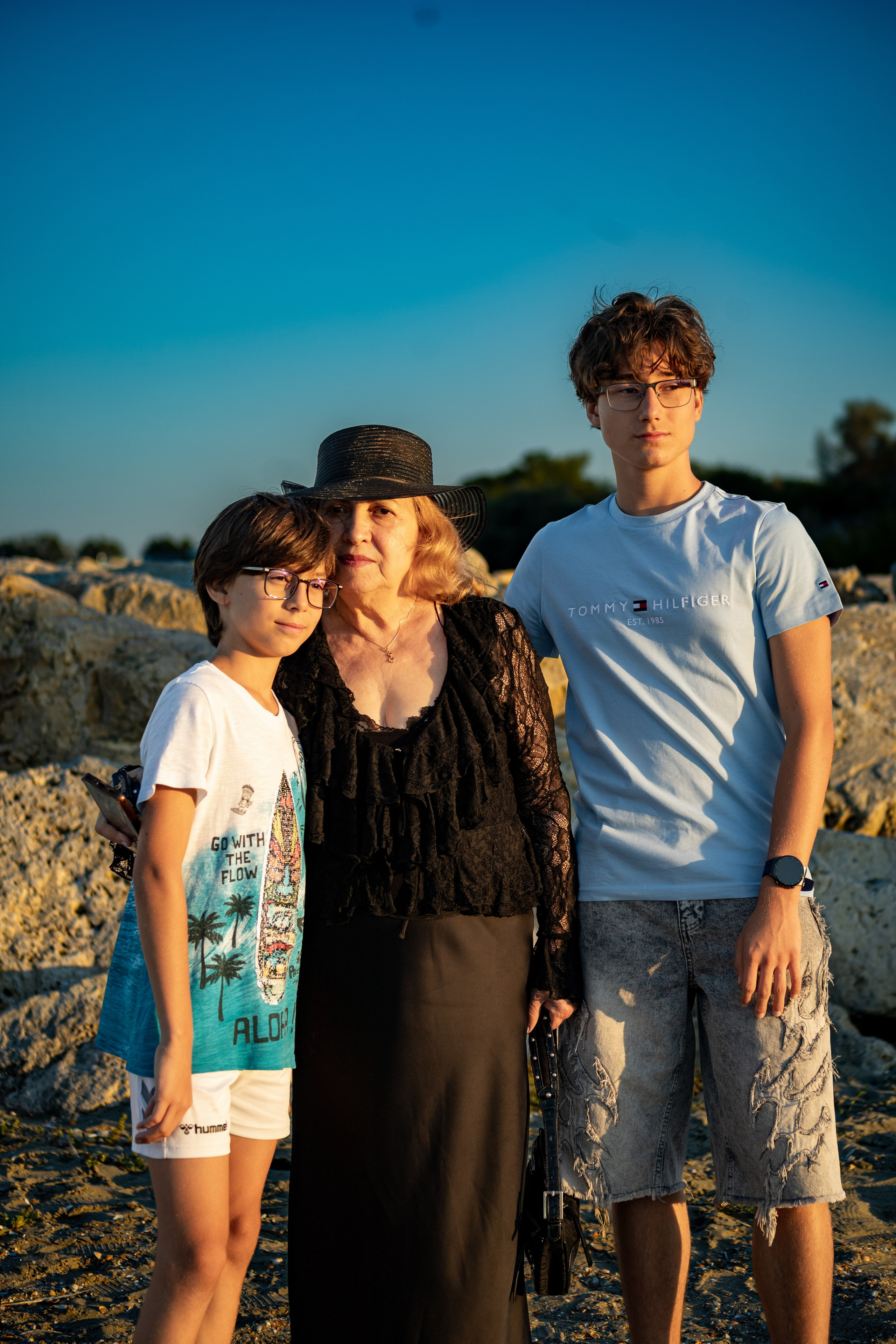Sedinta foto de familie la malul marii