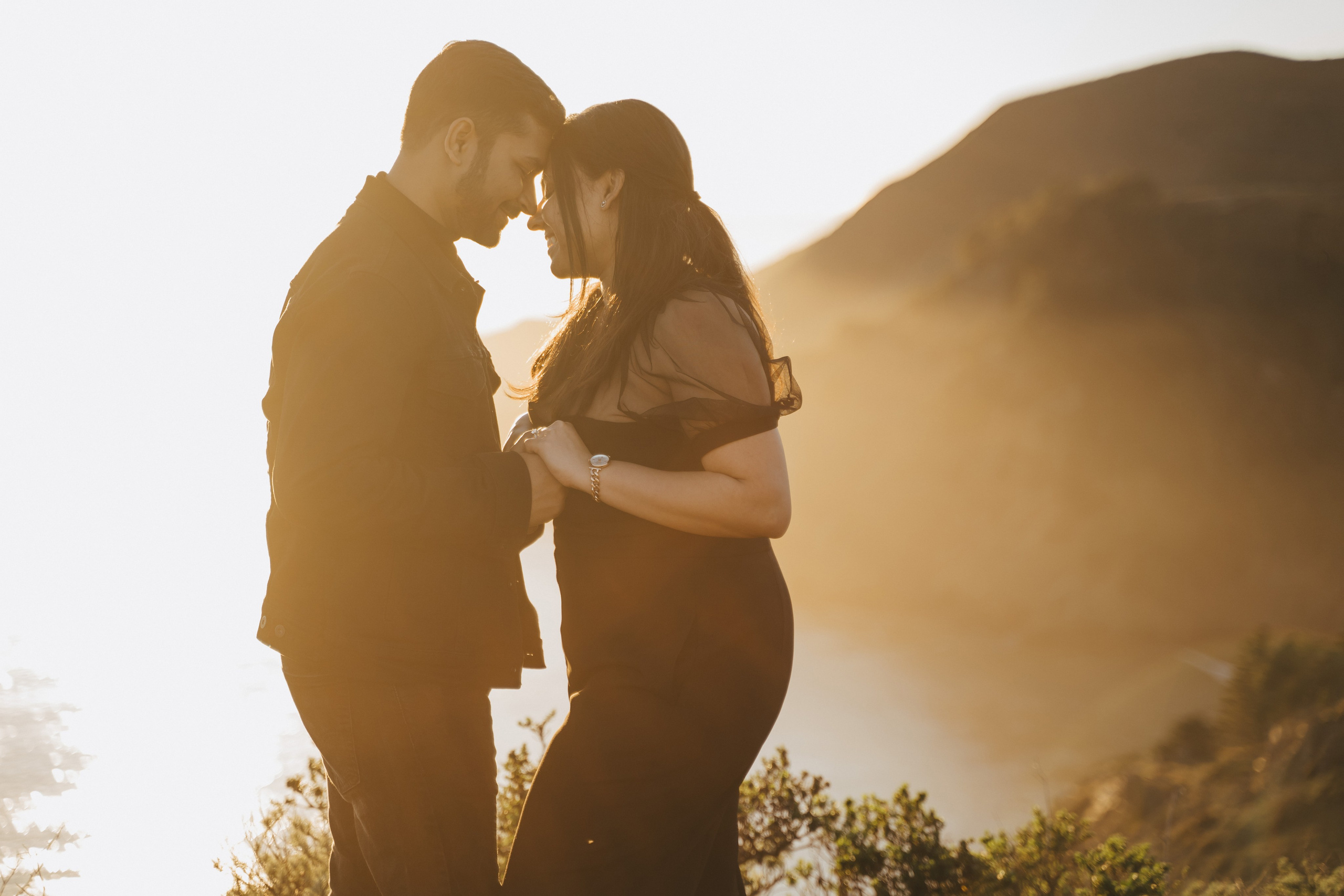 Proposal.  Overlooking the golden San Franisco Bridge sunset with a couple. Photographer Video. 