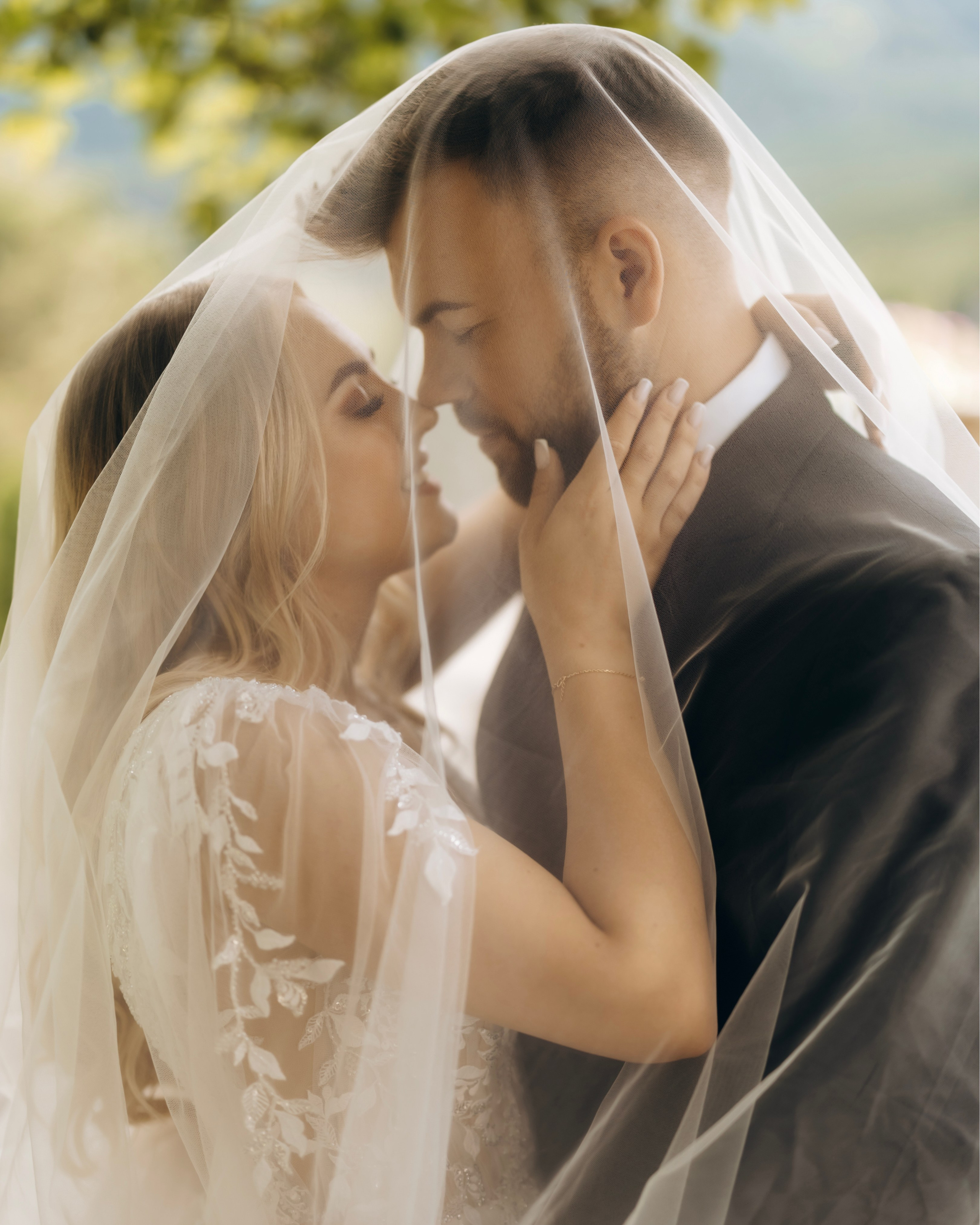 Alexandrina & Ciprian | Le Voyage d’Amour. Ovidiu Dron Photographer | Cinematic Wedding Photographer & Storyteller | Romania & Worldwide