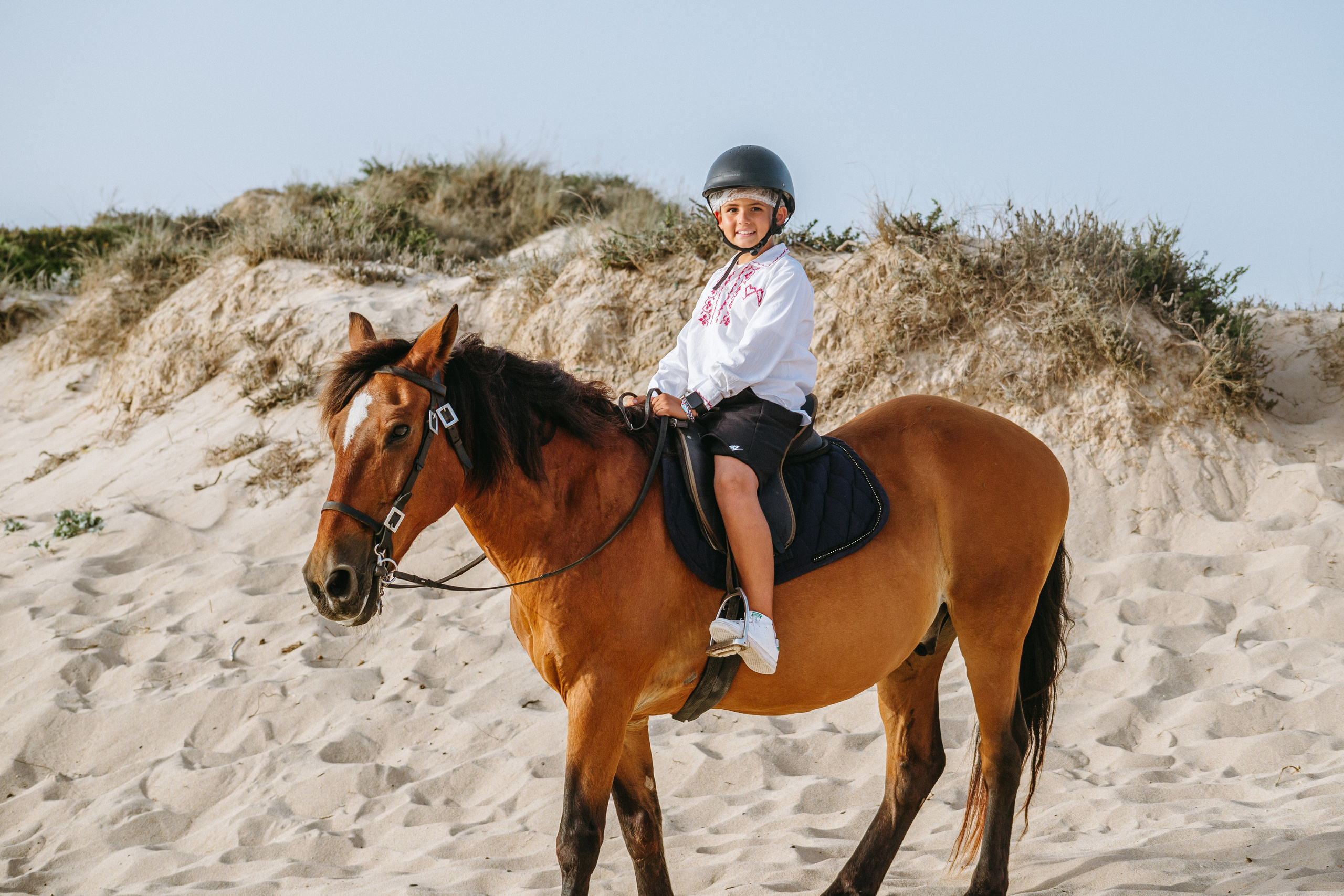 Marlene & Tiago com filhos. Passeios a Cavalo na Praia Peniche | Eco Salgados Agroturismo