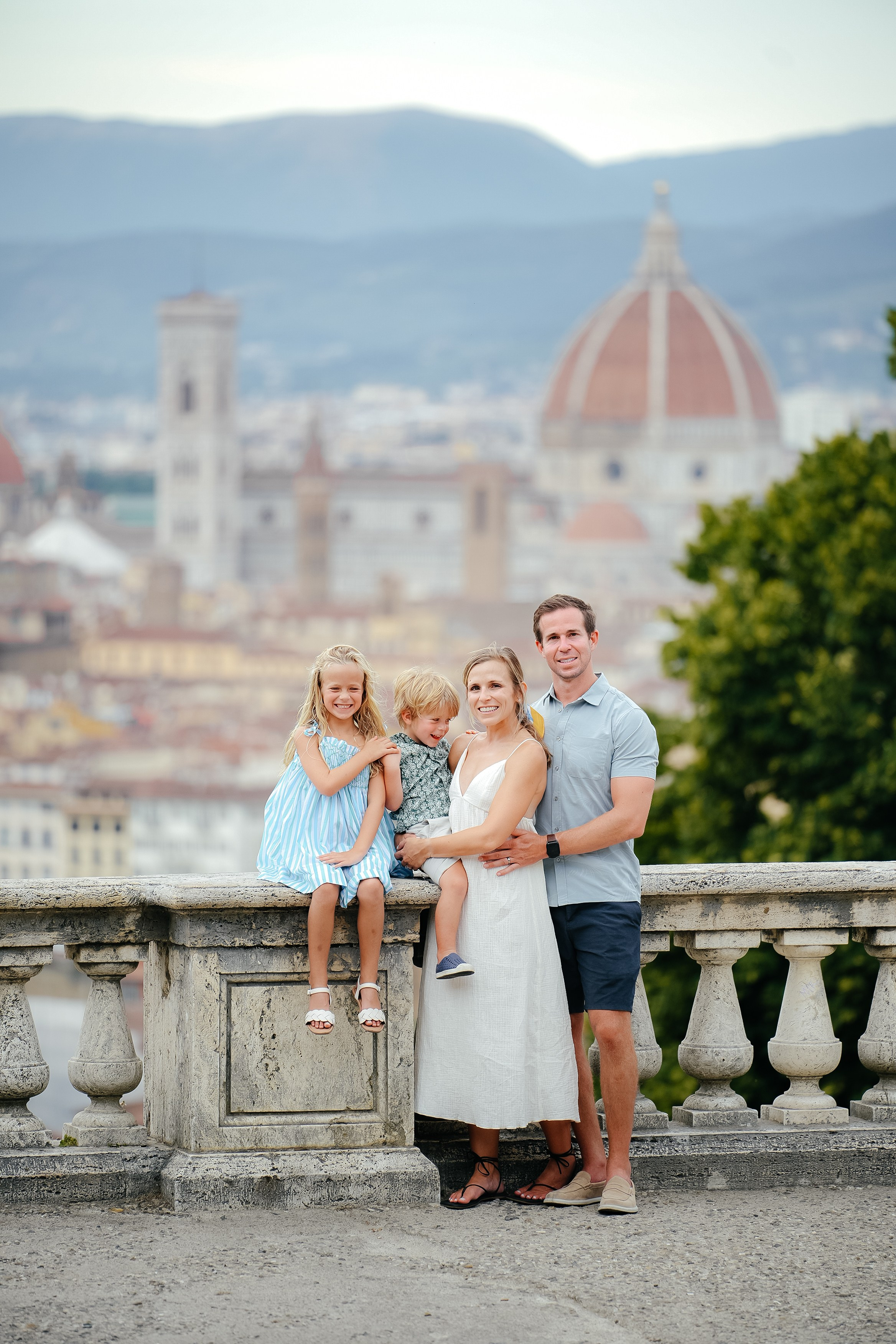 Nicole & Family. Wedding Photographer in Italy