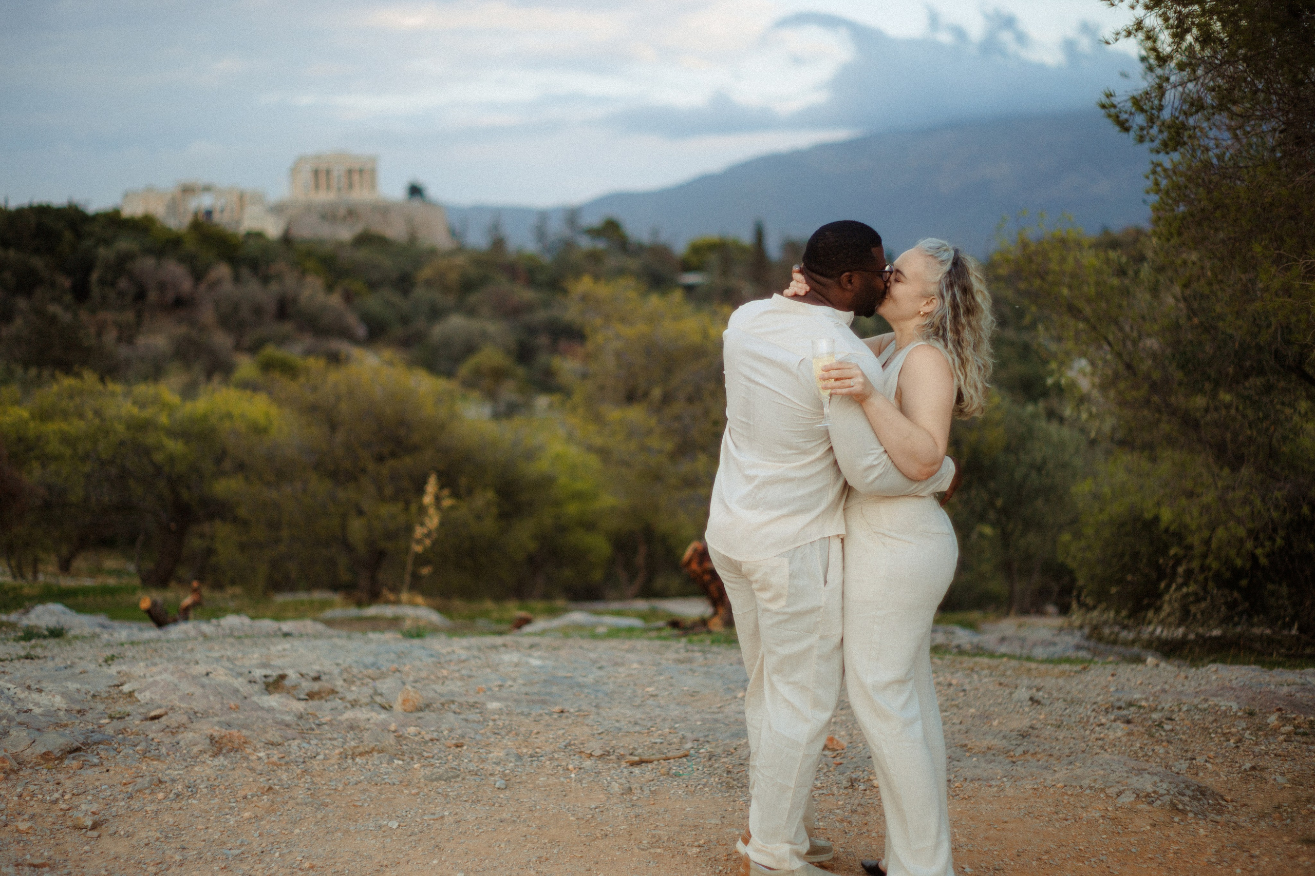 Kim’s proposal to Elizabeth in Athens. Photographer in Greece Kristina